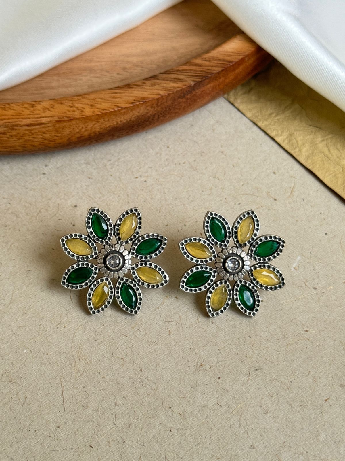 NISHI STUD EARRINGS