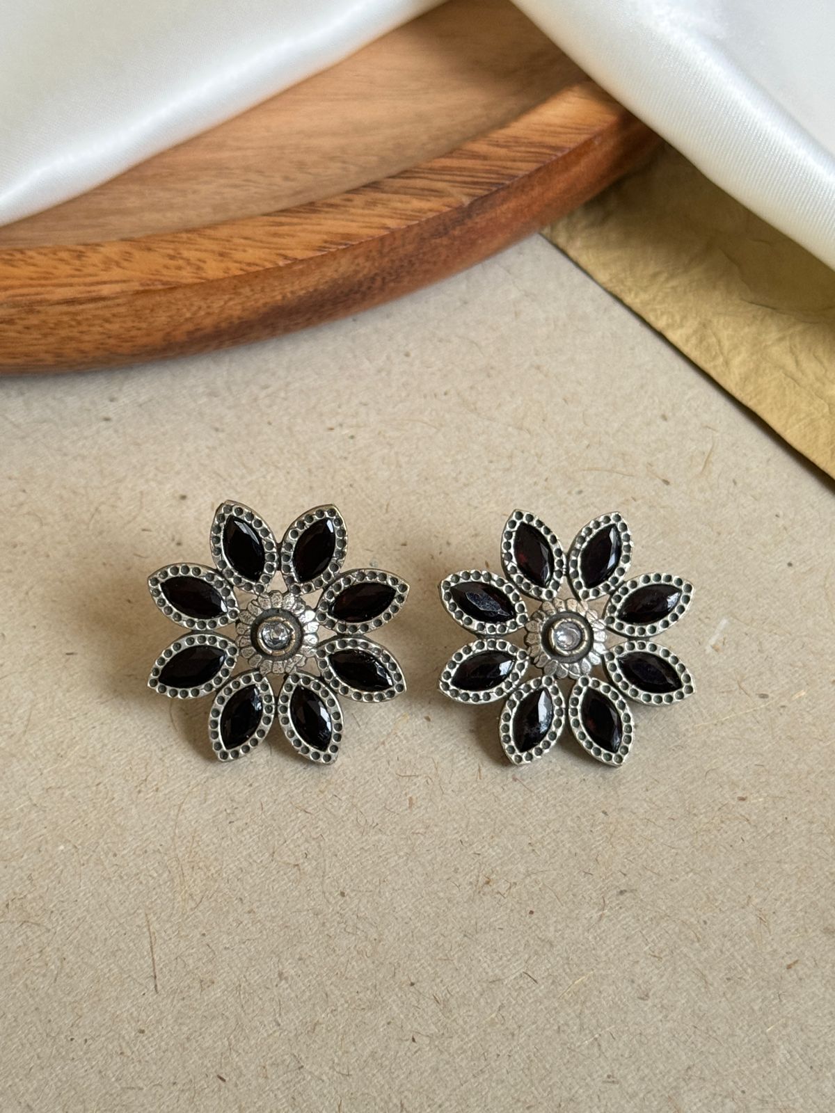 NISHI STUD EARRINGS