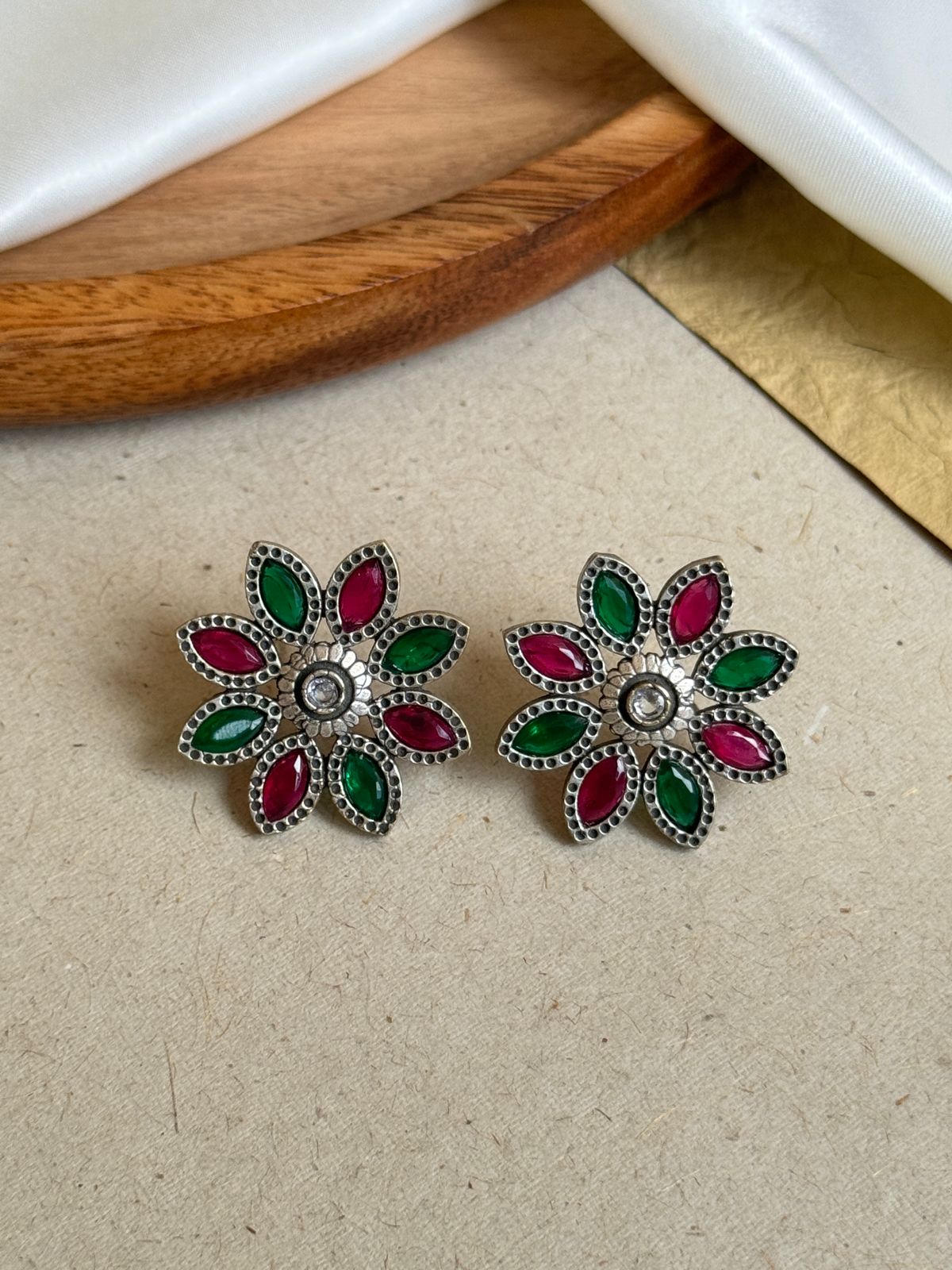 NISHI STUD EARRINGS