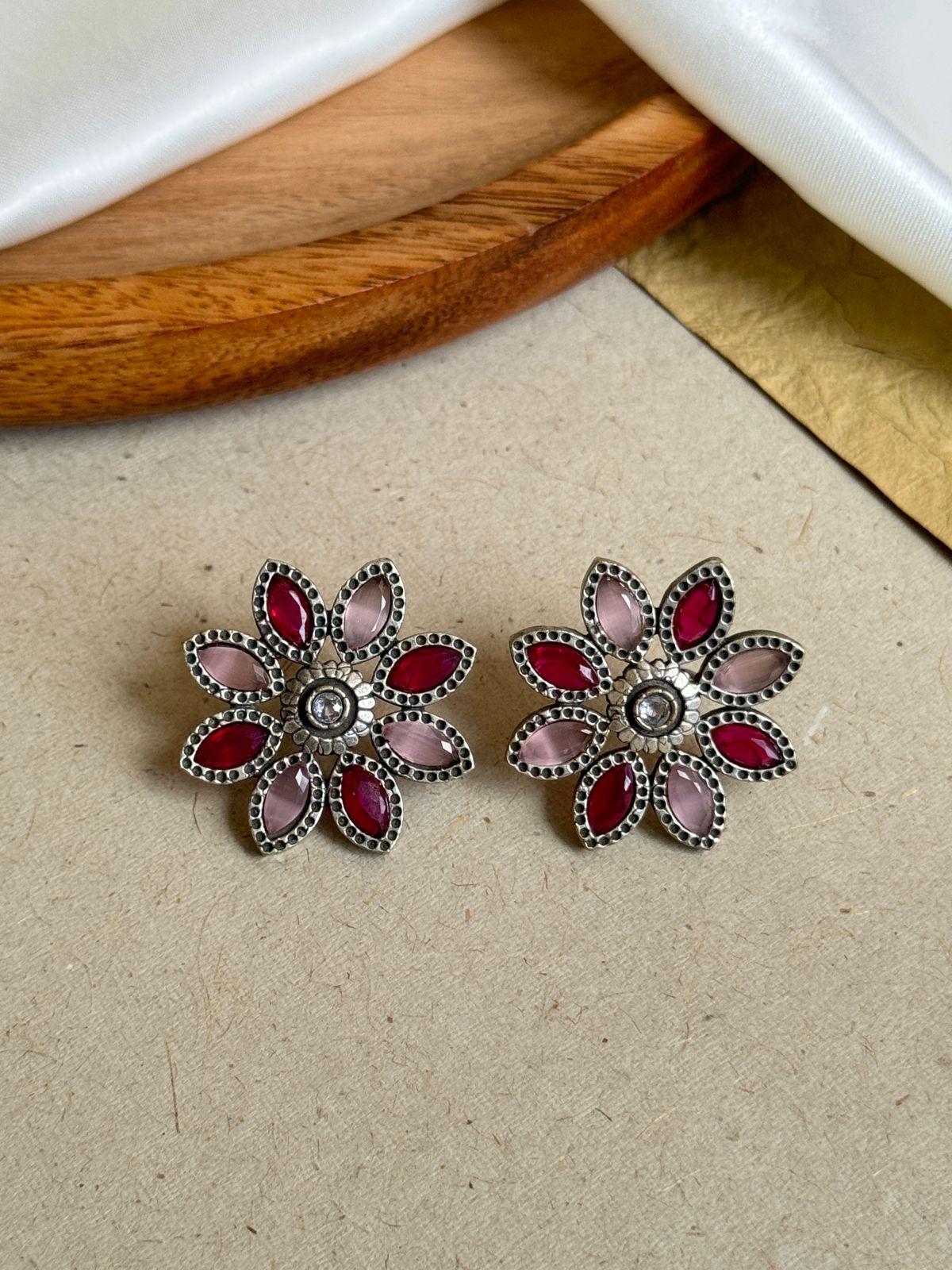 NISHI STUD EARRINGS