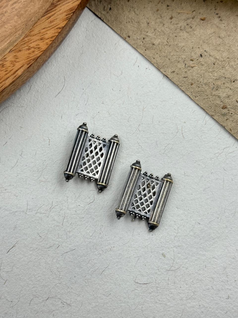 SAMIRA SILVER LOOKALIKE STUD EARRINGS