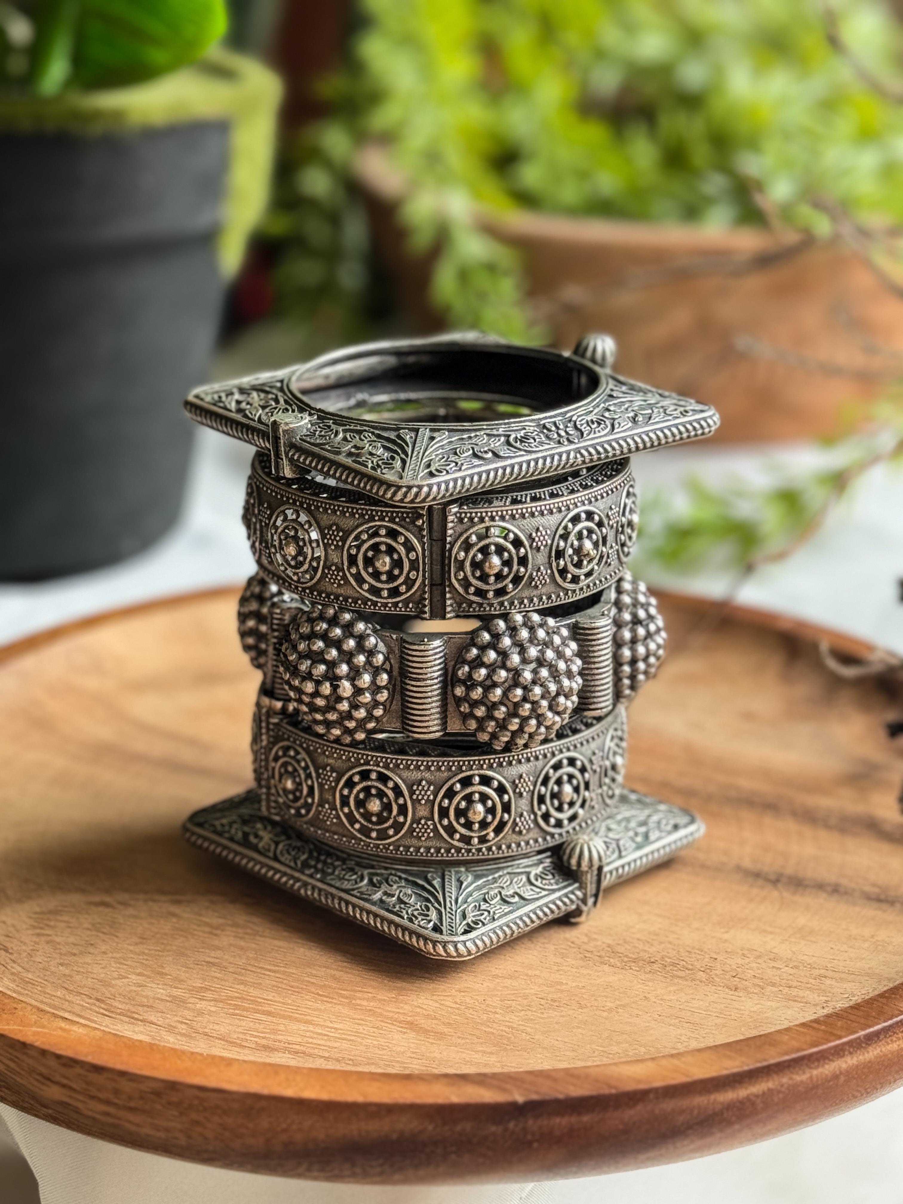 PIHU SILVER LOOK ALIKE BANGLE STACK