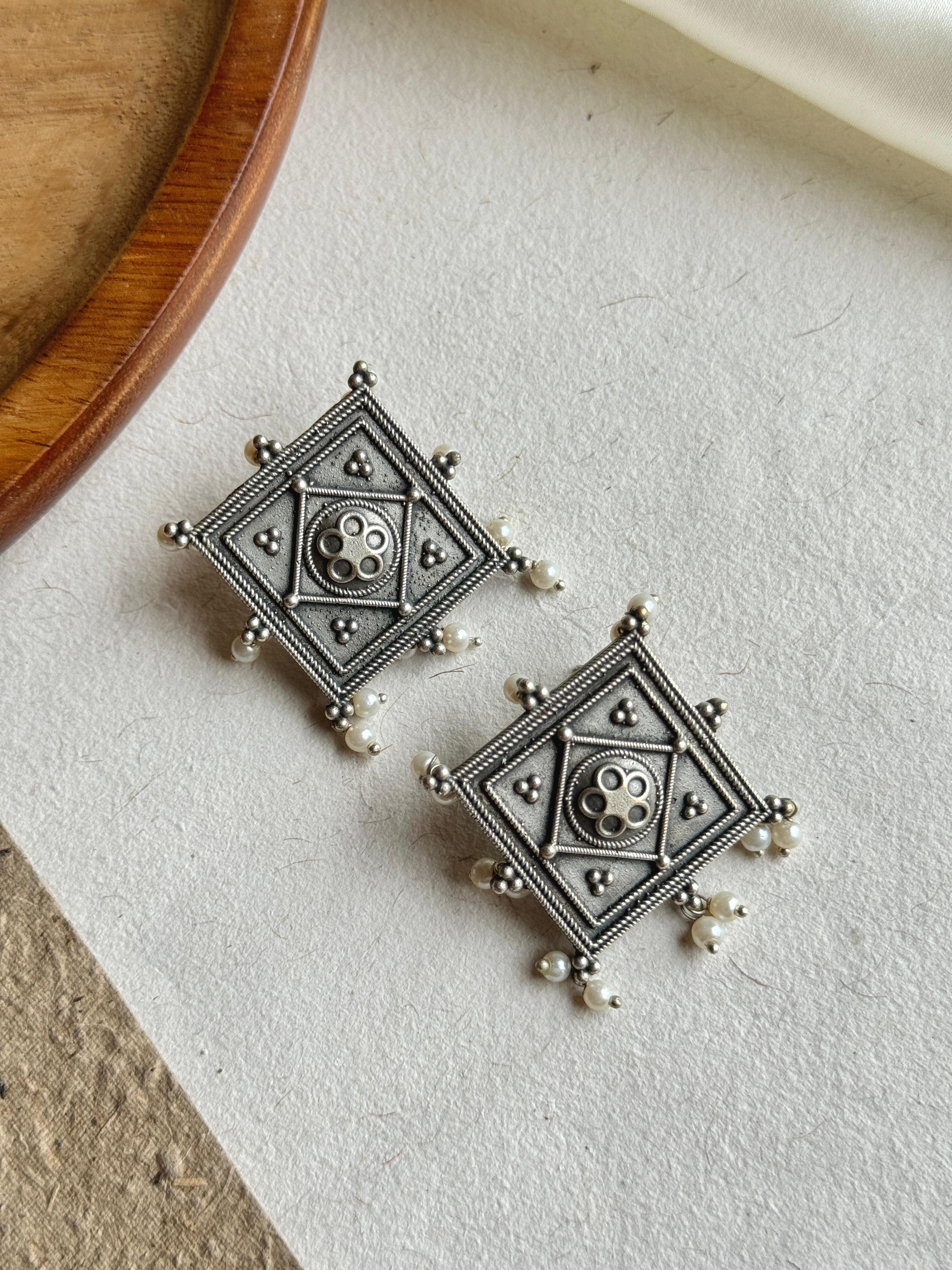EESHA SILVER LOOKALIKE STUD EARRINGS