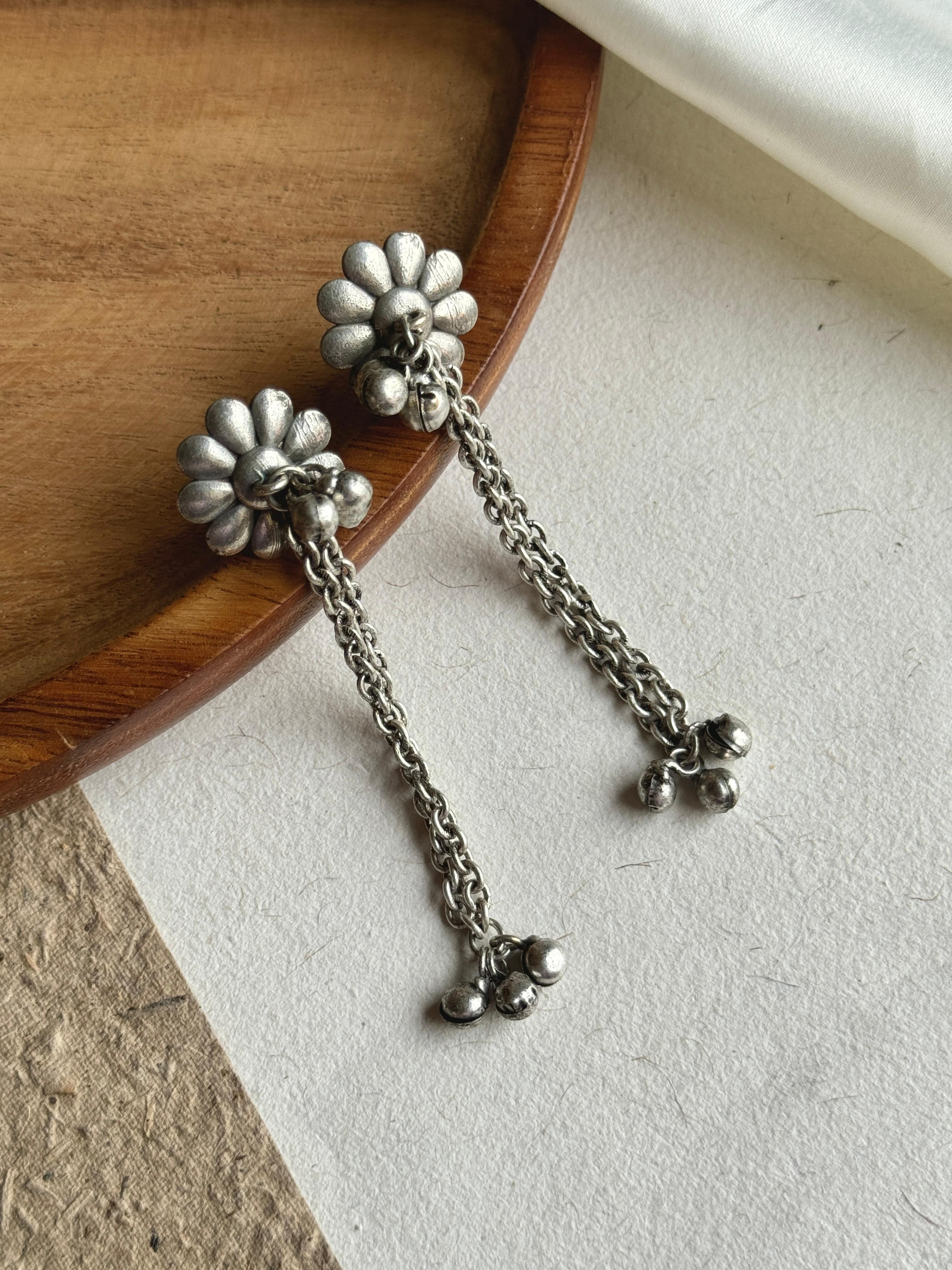 MAHIKA SILVER LOOKALIKE DANGLER EARRINGS