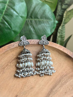 Load image into Gallery viewer, Aashi Pearl Jhumka Earrings