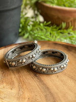 Load image into Gallery viewer, SILVER LOOKALIKE LITTLE ELEPHANT DESIGN BANGLE