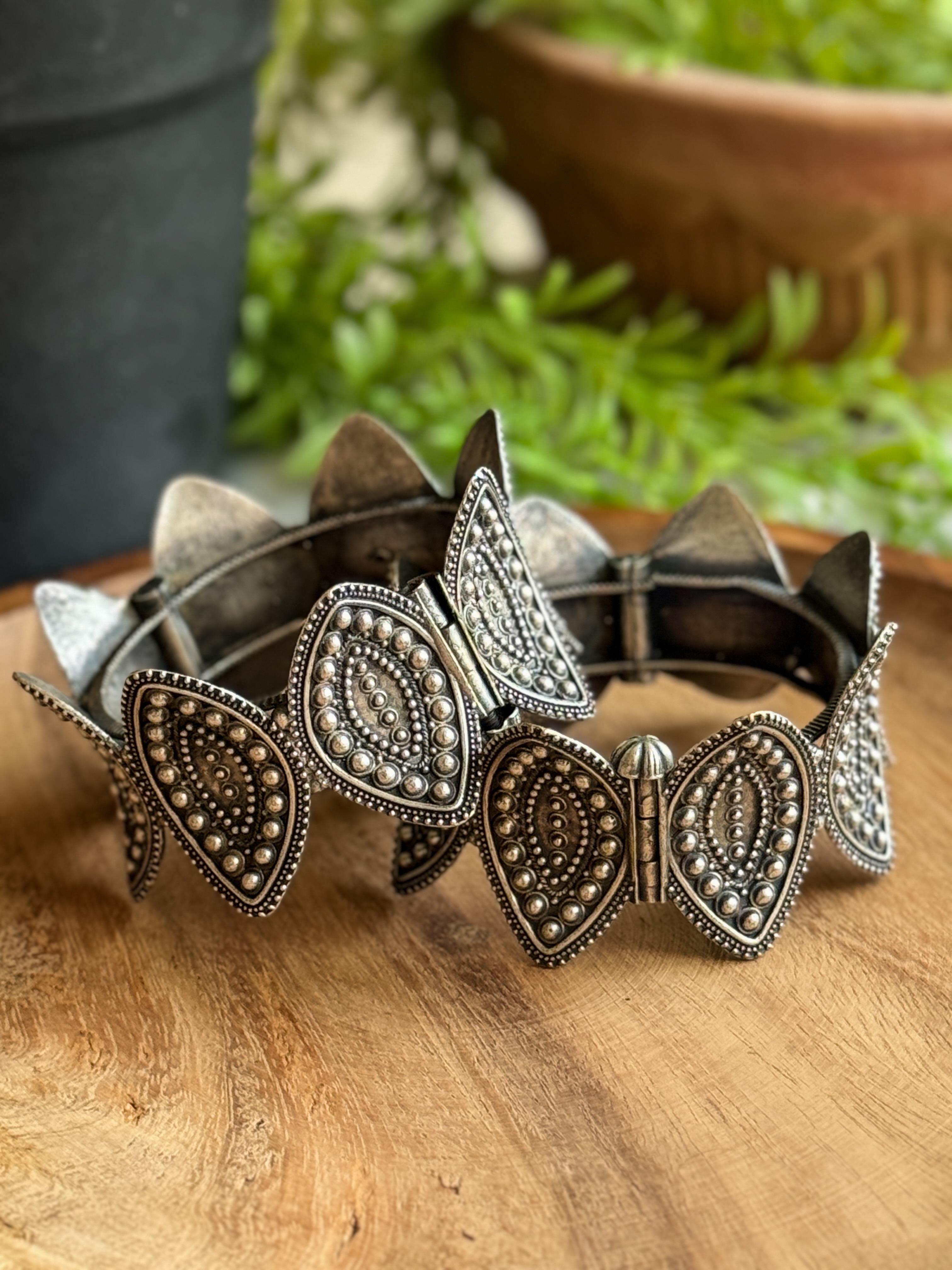 SILVER LOOKALIKE ETHNIC TRADITIONAL BANGLE