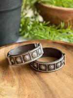 Load image into Gallery viewer, SILVER LOOKALIKE SUN DESIGNED BANGLE