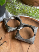 Load image into Gallery viewer, SILVER LOOKALIKE MINIMAL SQUARE BANGLE