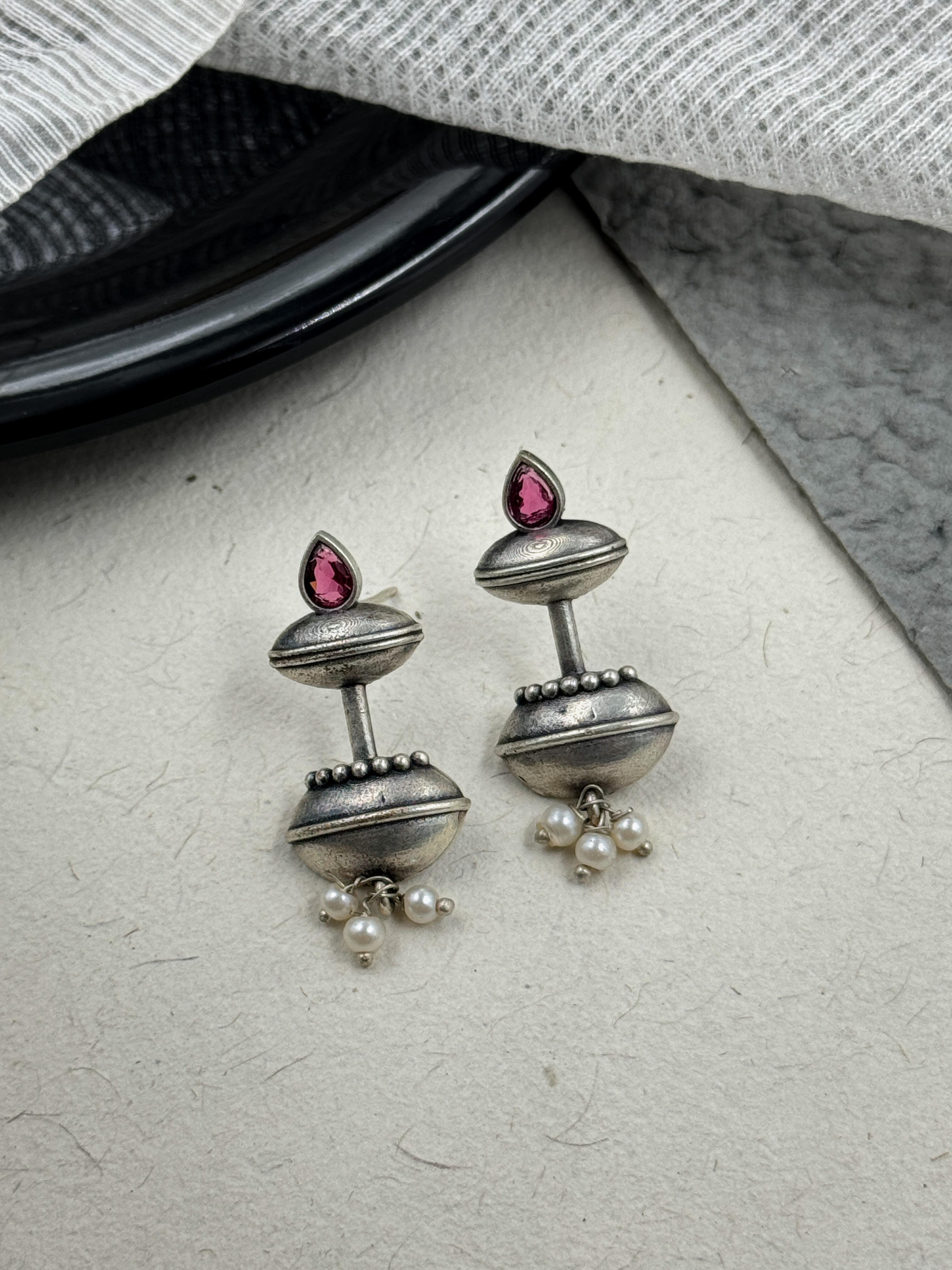 VIHA OXIDISED STUD EARRINGS
