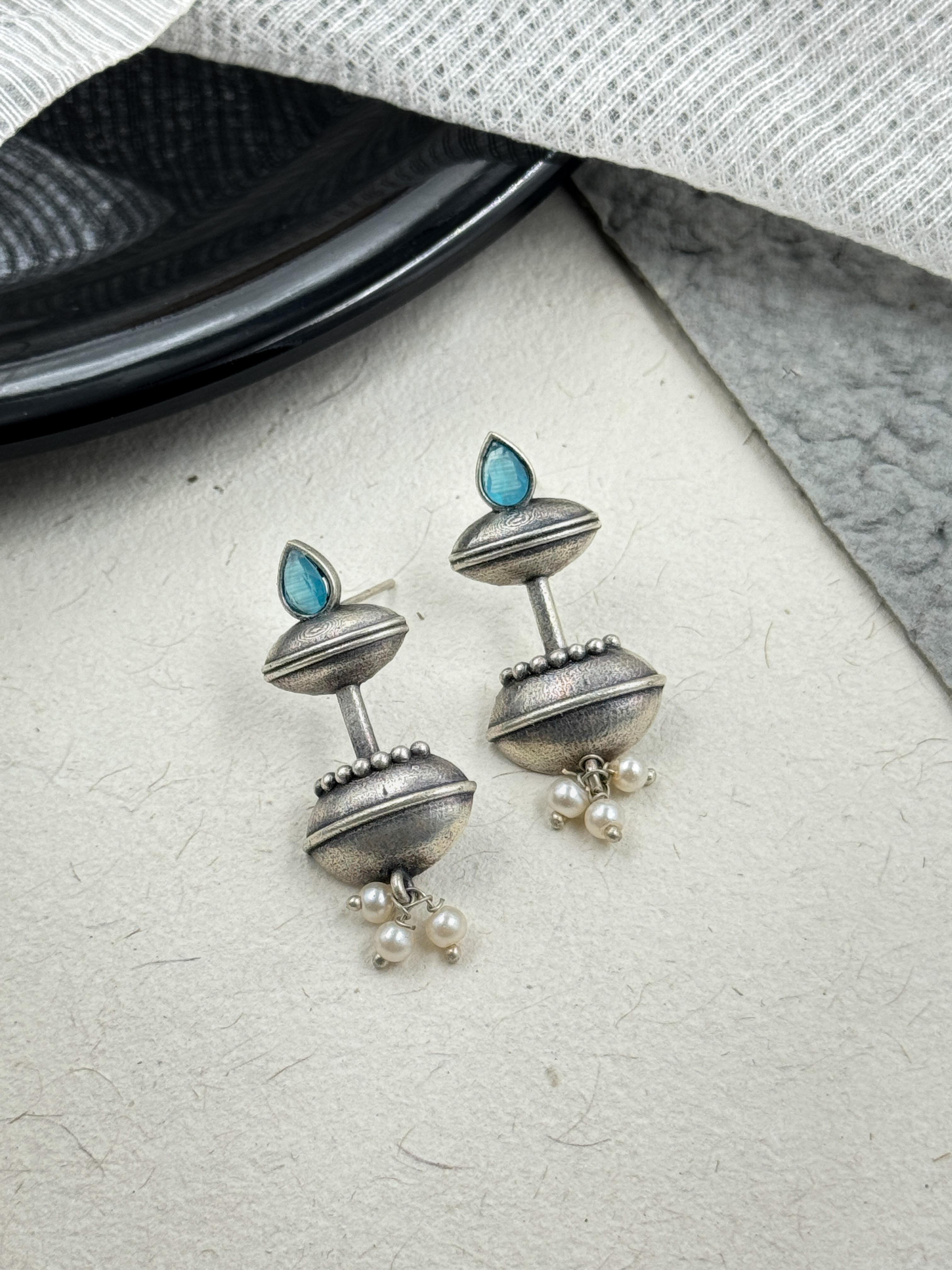 VIHA OXIDISED STUD EARRINGS