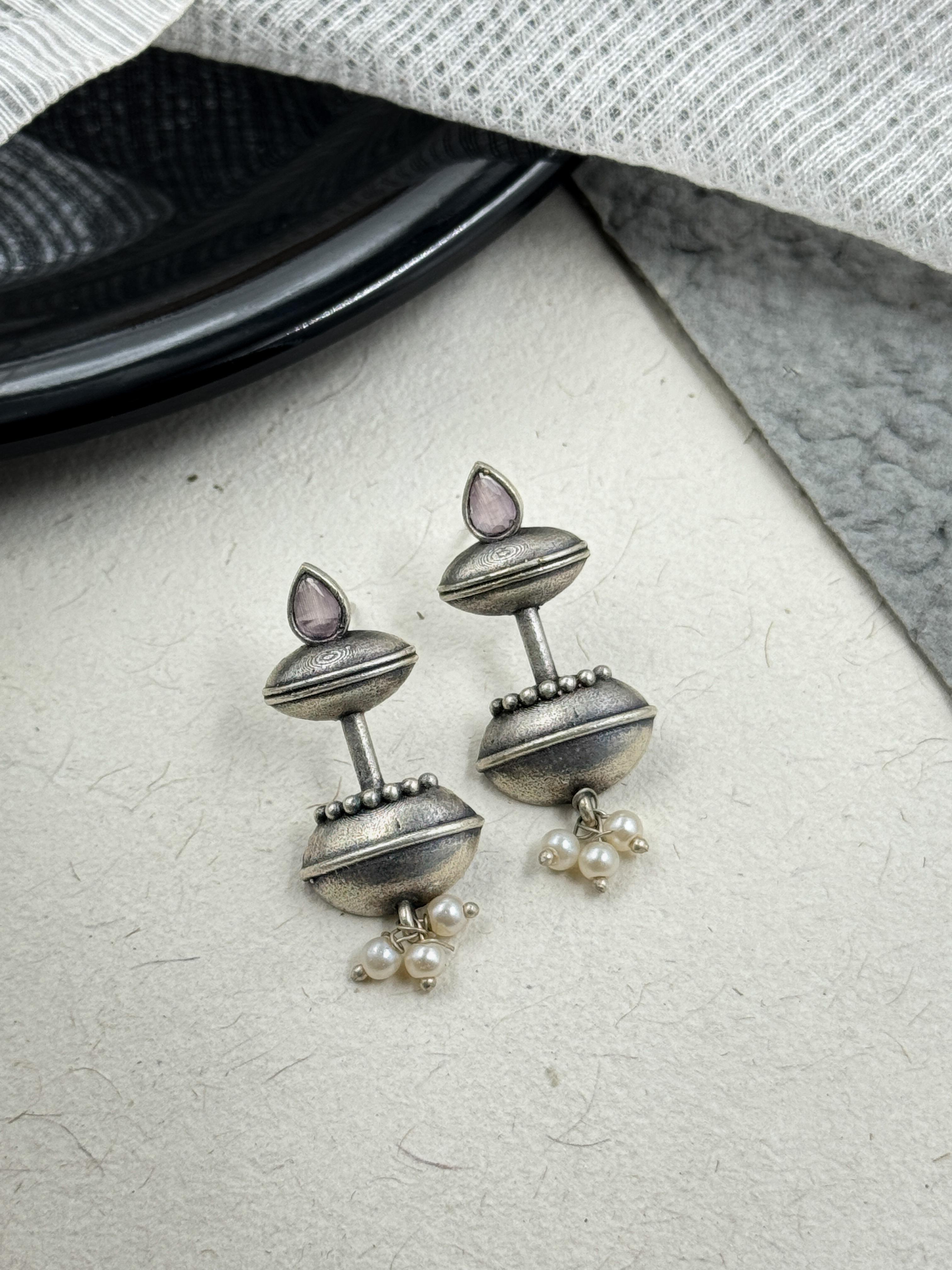 VIHA OXIDISED STUD EARRINGS