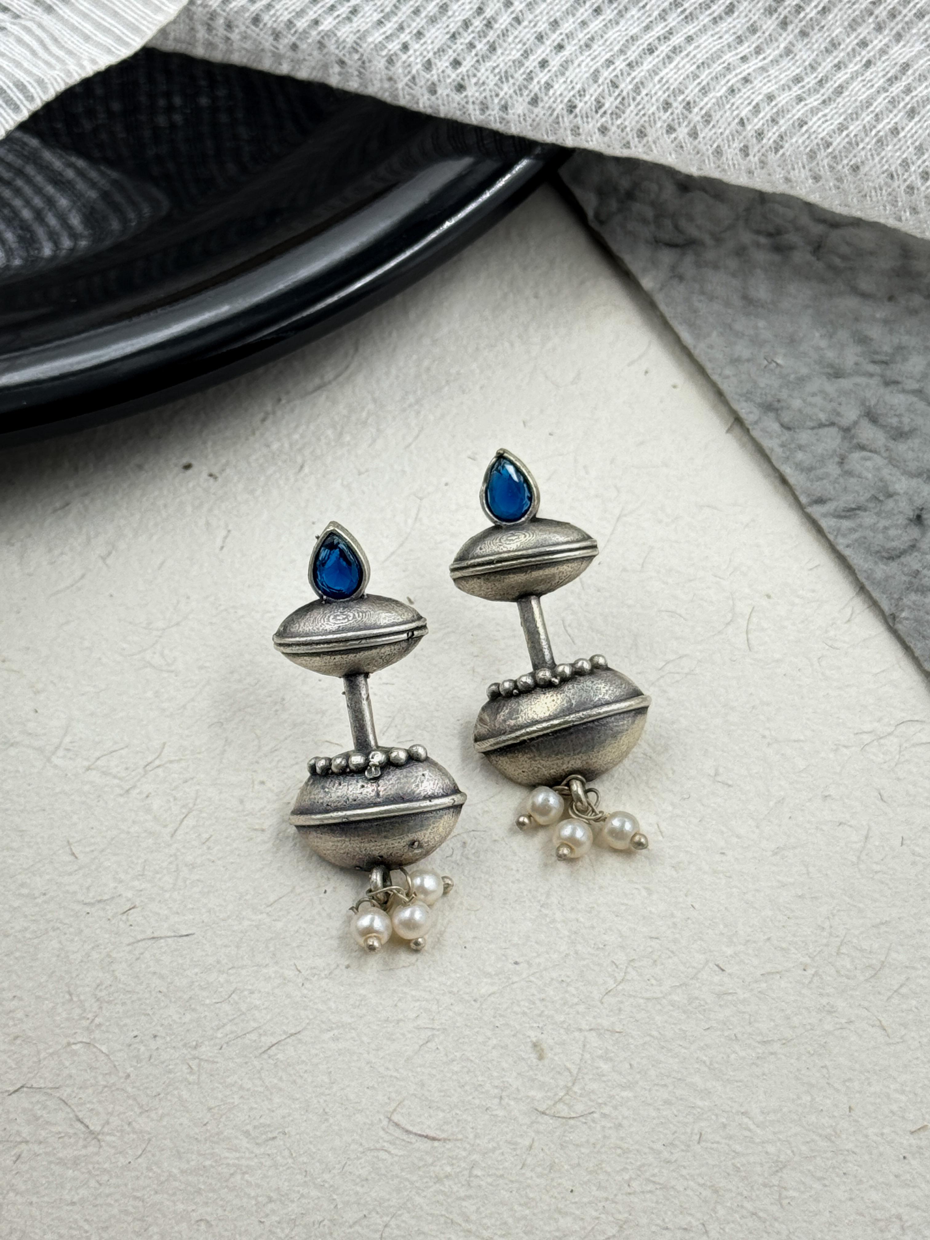 VIHA OXIDISED STUD EARRINGS
