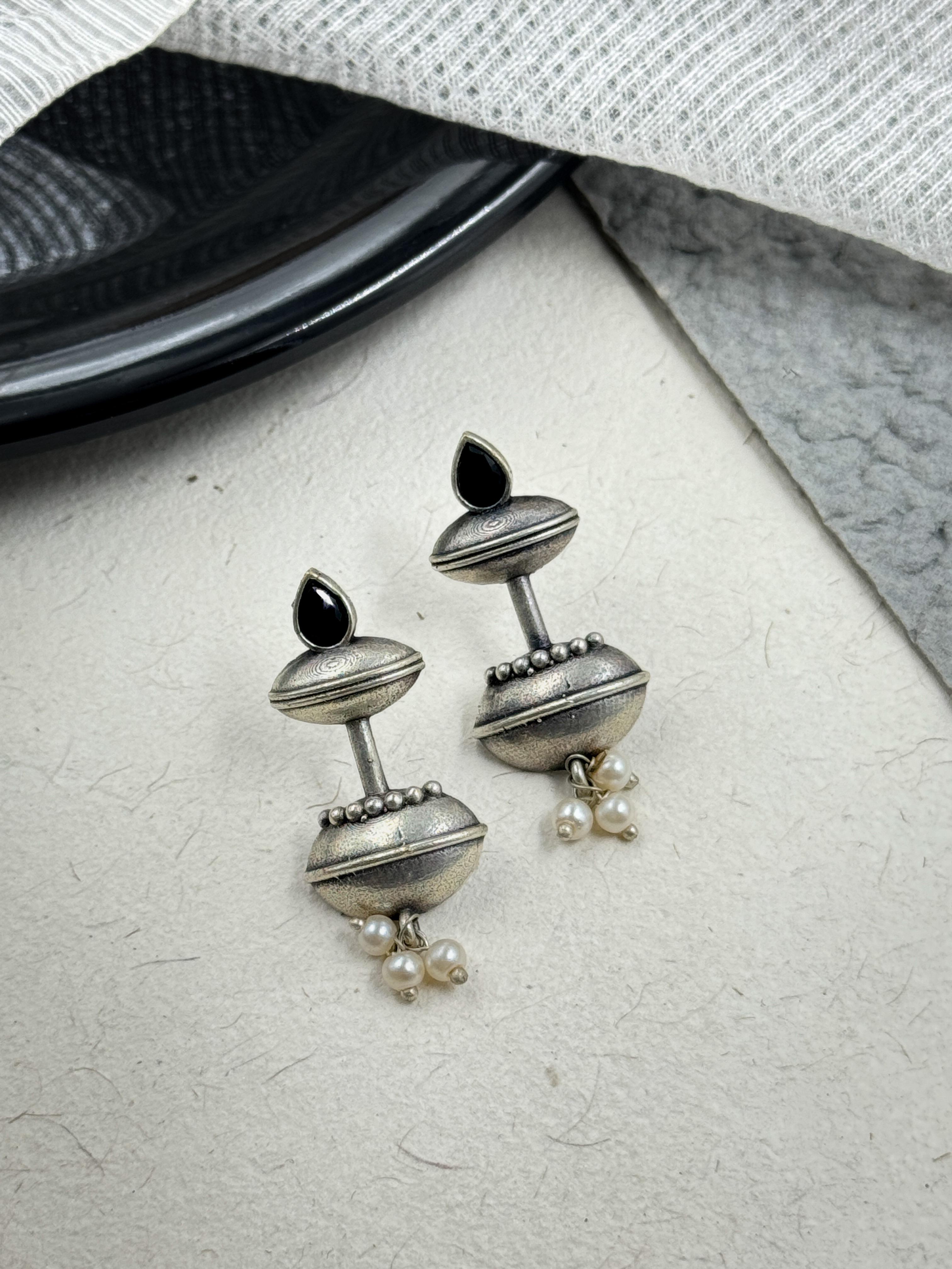 VIHA OXIDISED STUD EARRINGS