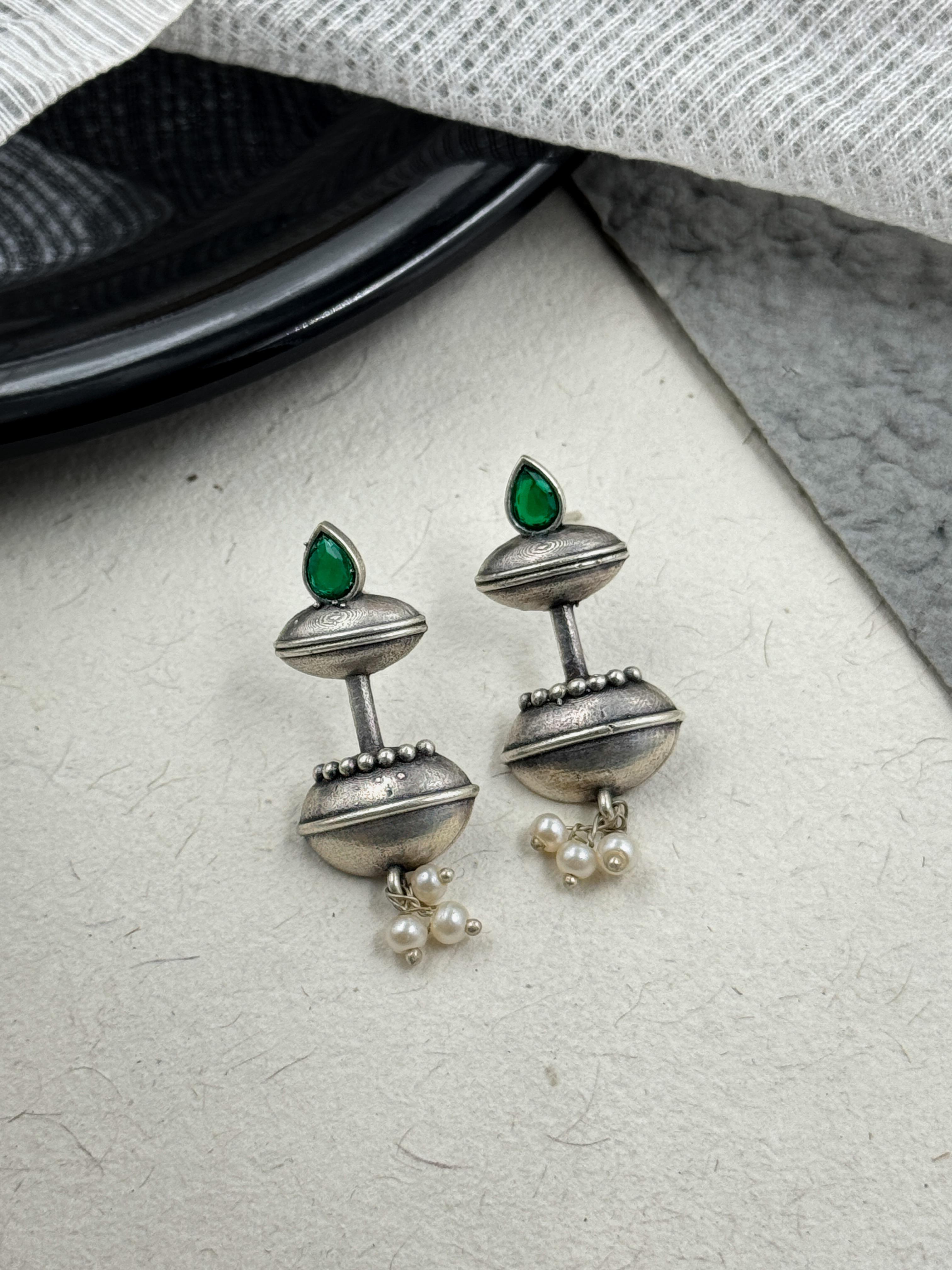 VIHA OXIDISED STUD EARRINGS