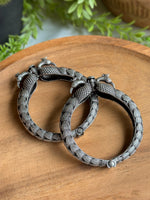 Load image into Gallery viewer, SILVER LOOKALIKE PEACOCK BANGLE