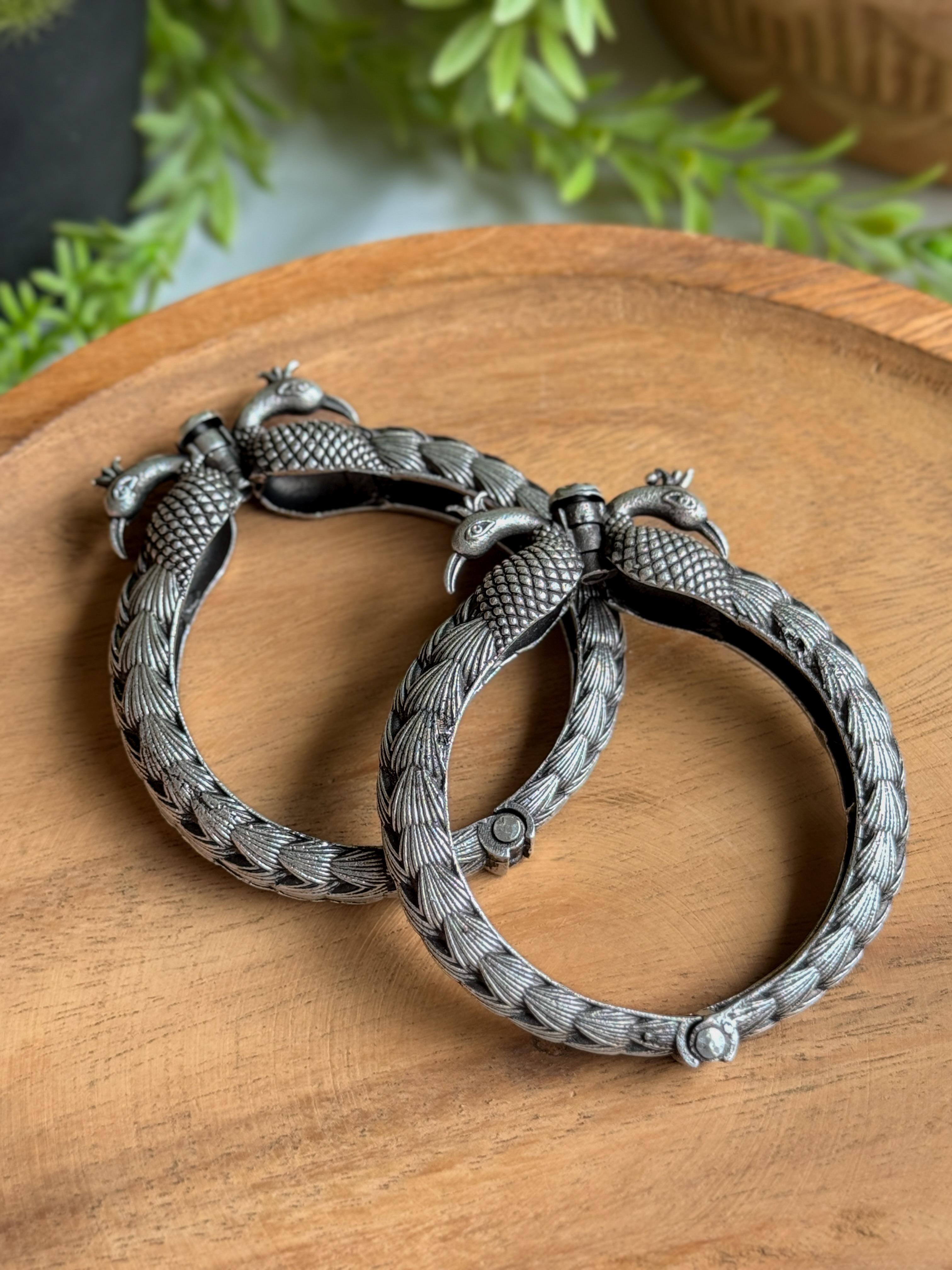 SILVER LOOKALIKE PEACOCK BANGLE