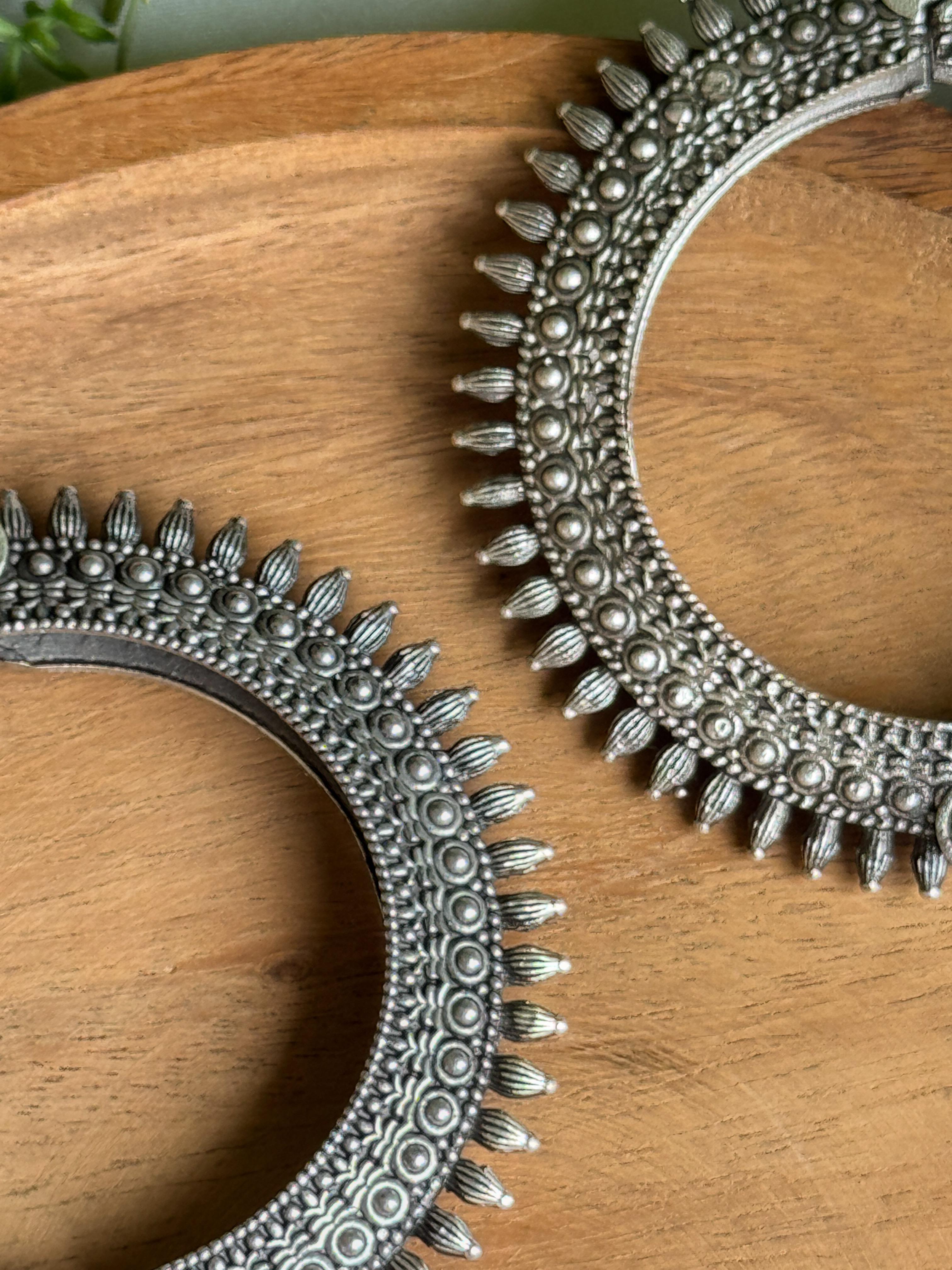 SILVER LOOKALIKE OPENABLE DESIGNER BANGLE