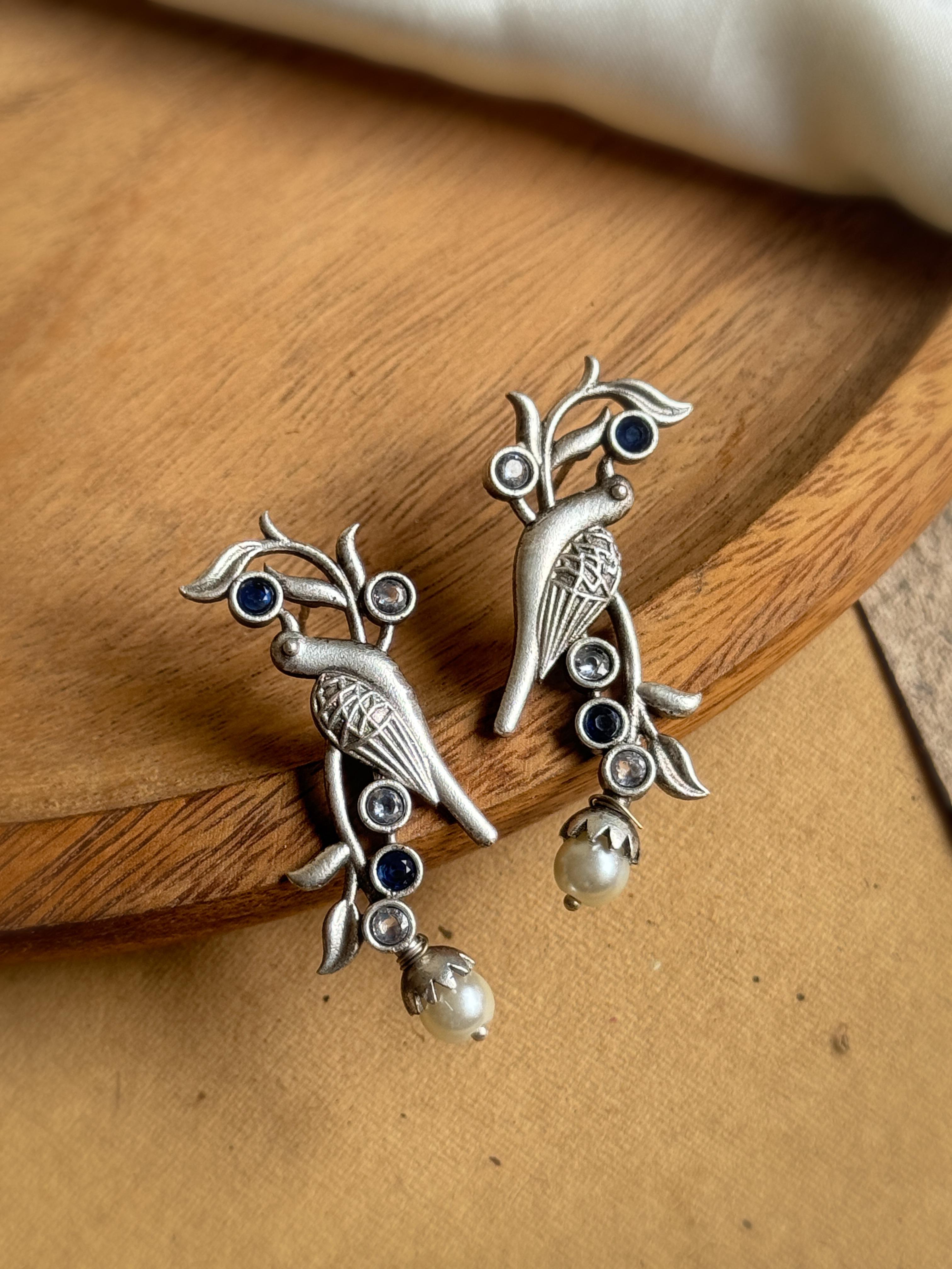 PIYA OXIDISED STUD EARRINGS