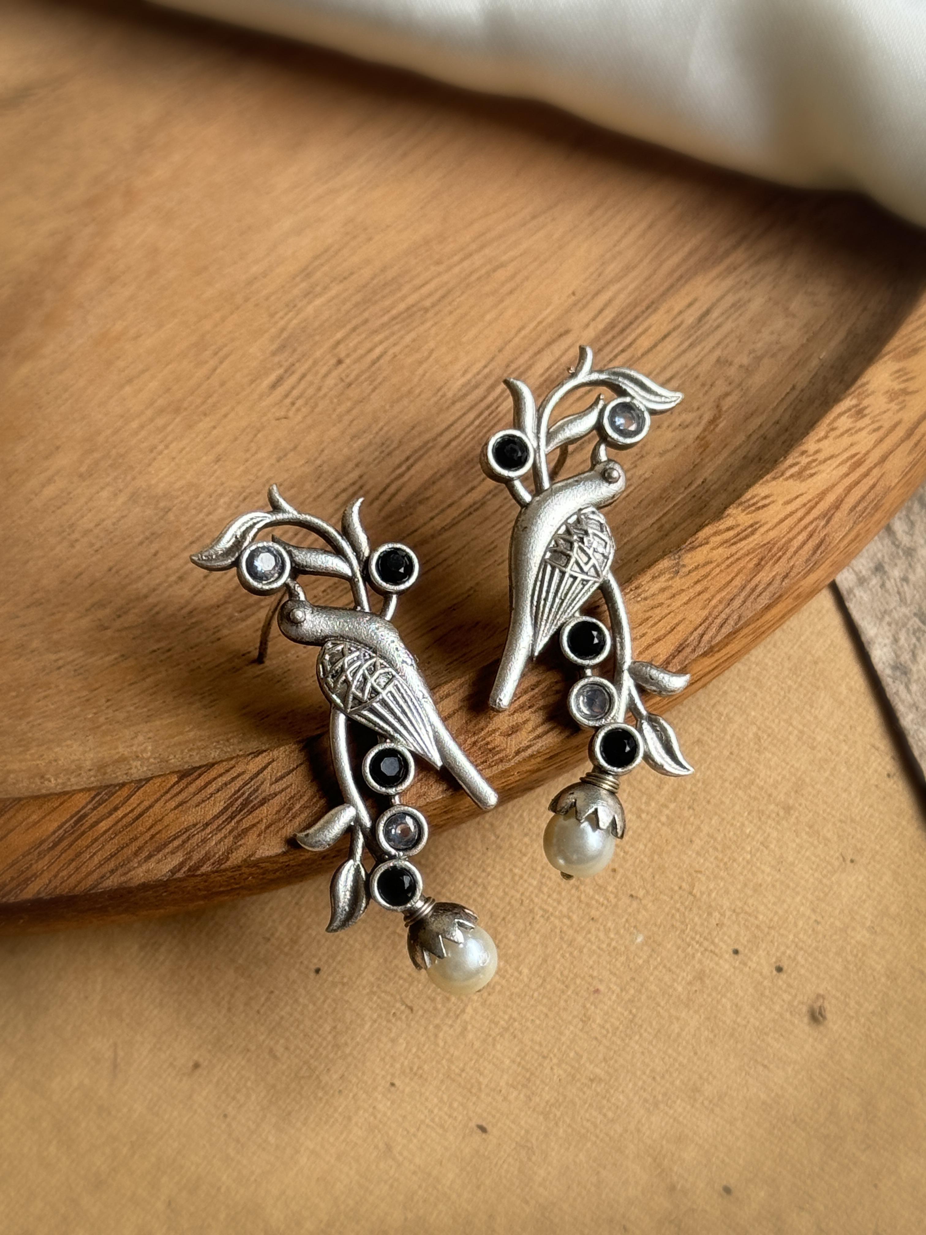 PIYA OXIDISED STUD EARRINGS