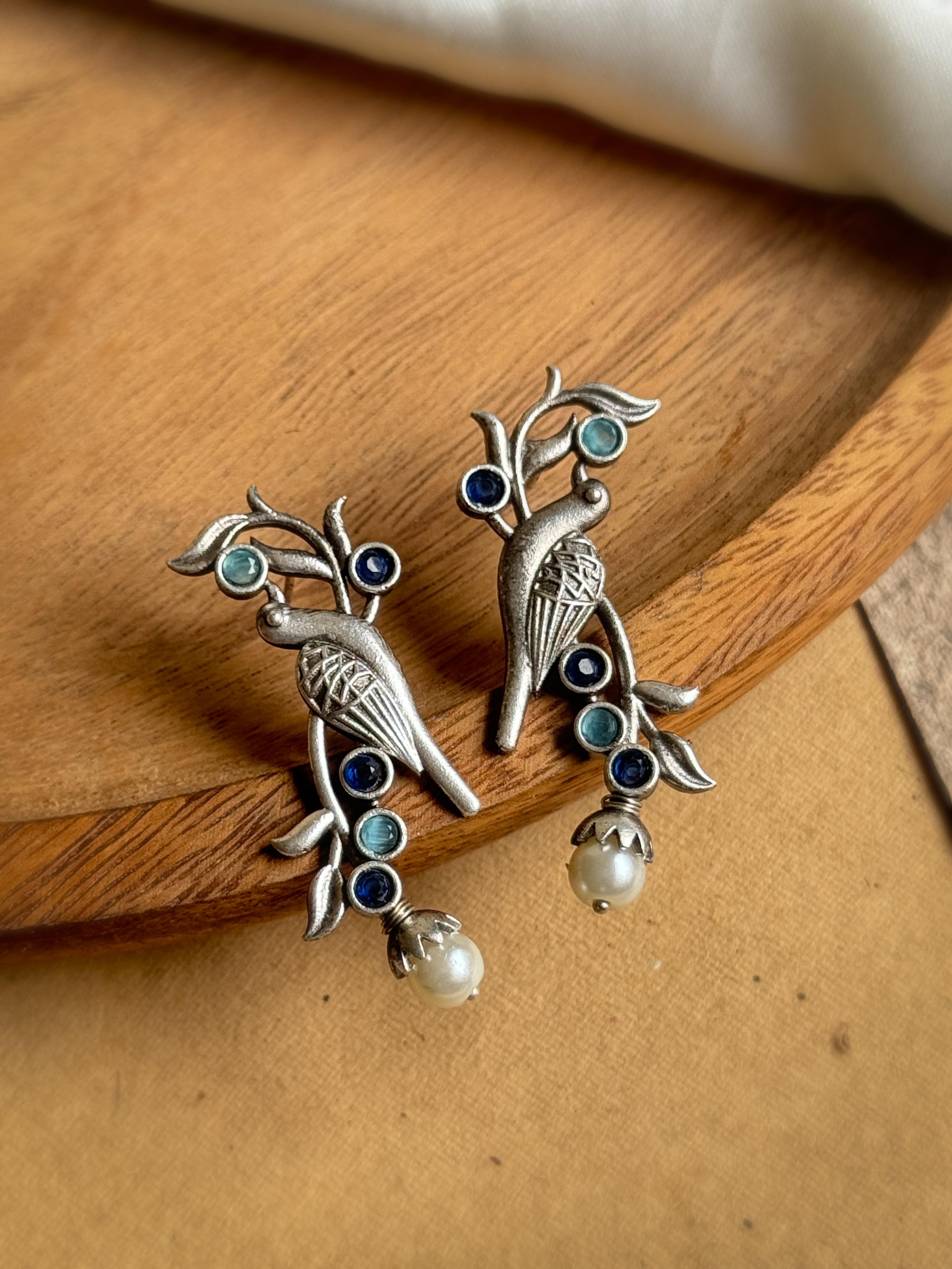 PIYA OXIDISED STUD EARRINGS