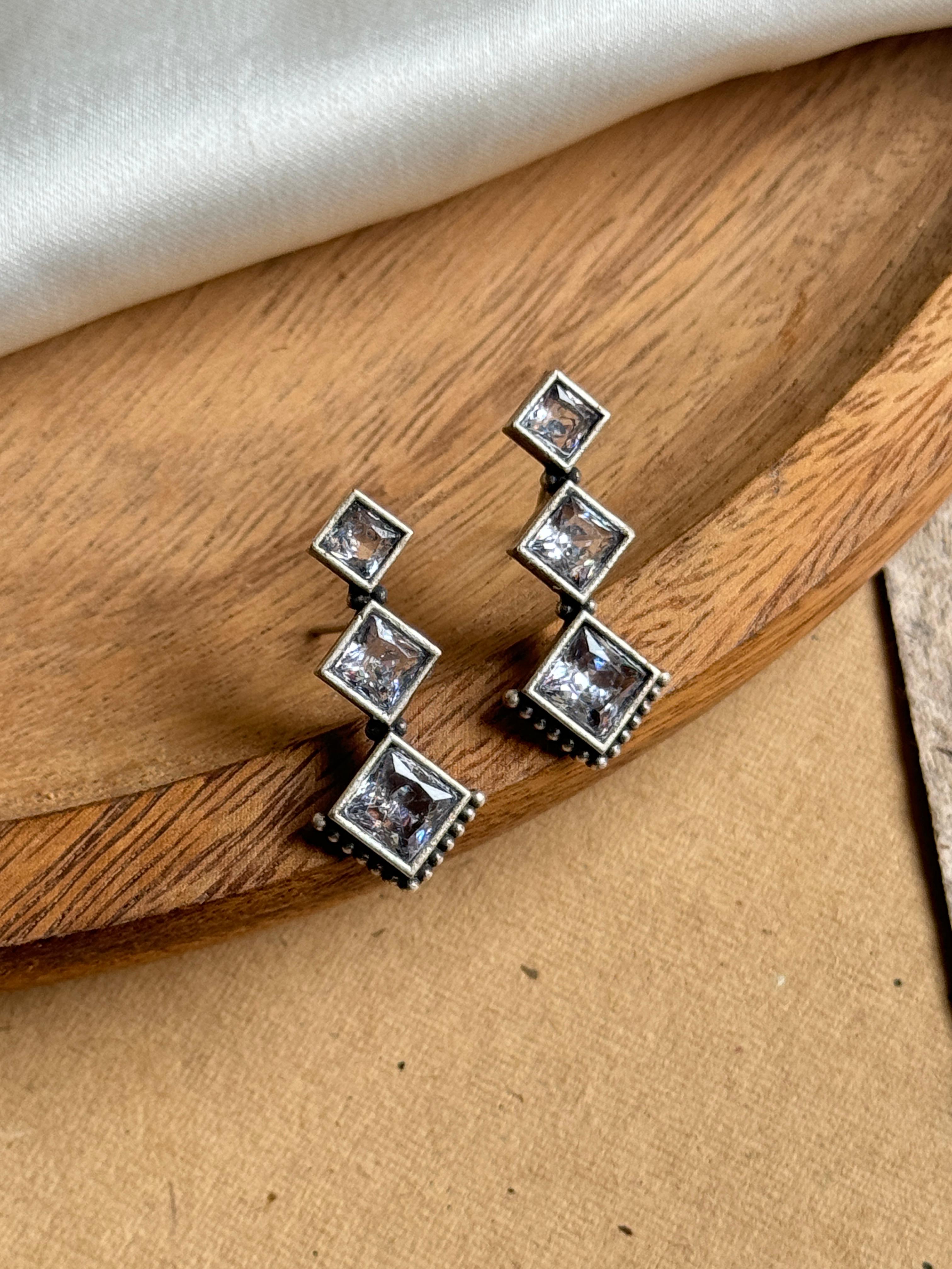 AARVI OXIDISED STUD EARRINGS