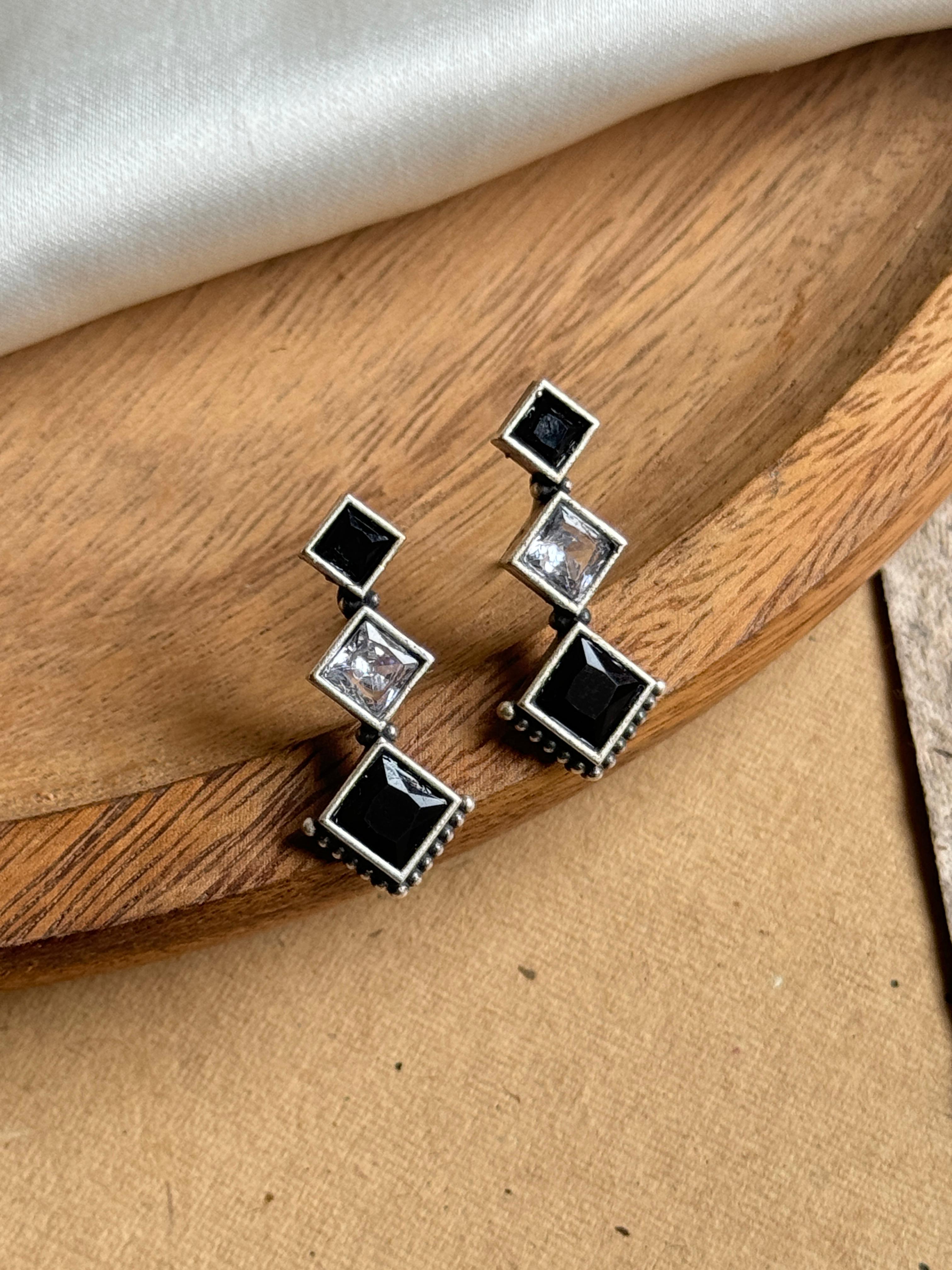 AARVI OXIDISED STUD EARRINGS