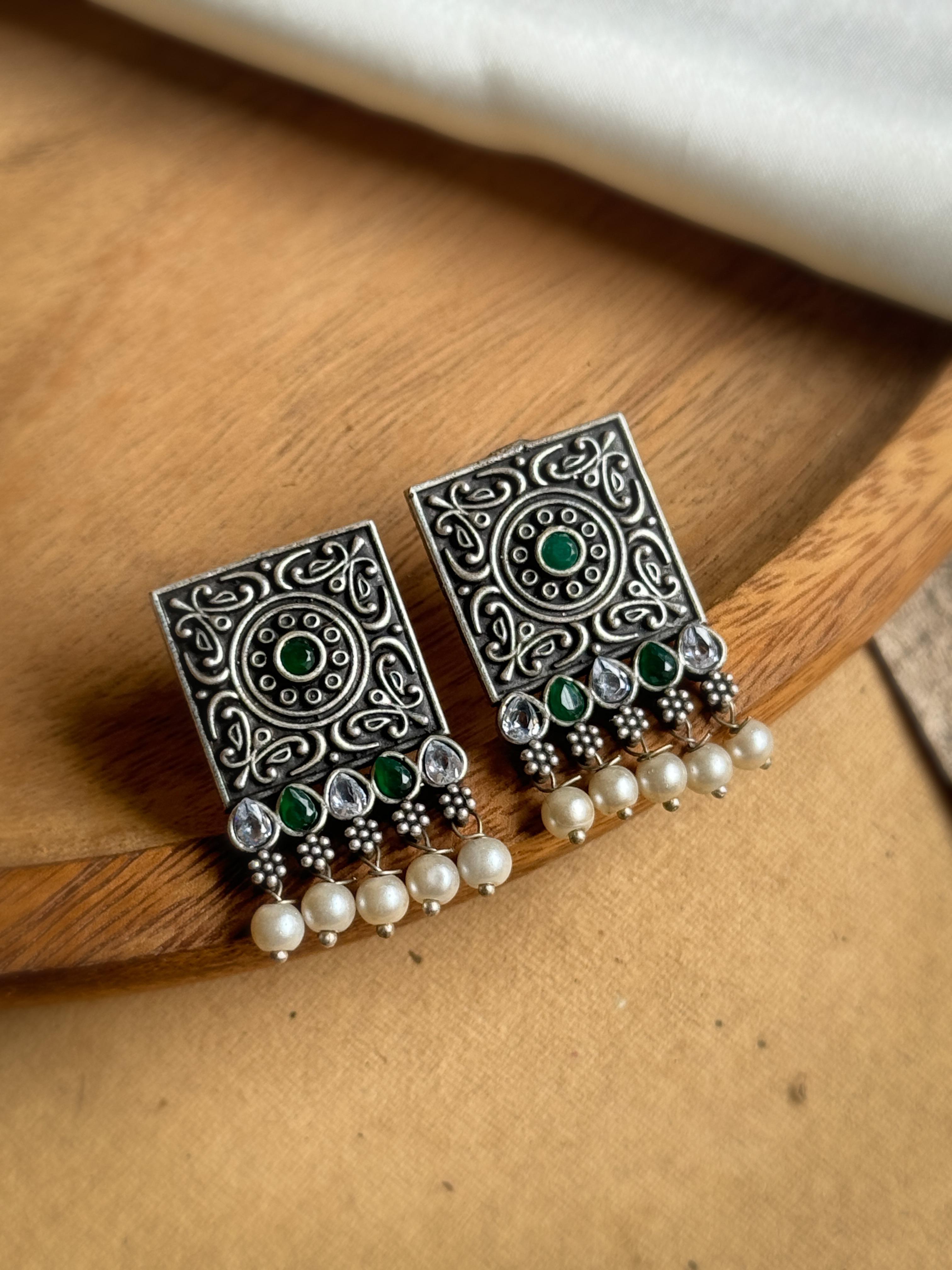 ARDRA OXIDISED STONE STUD EARRINGS