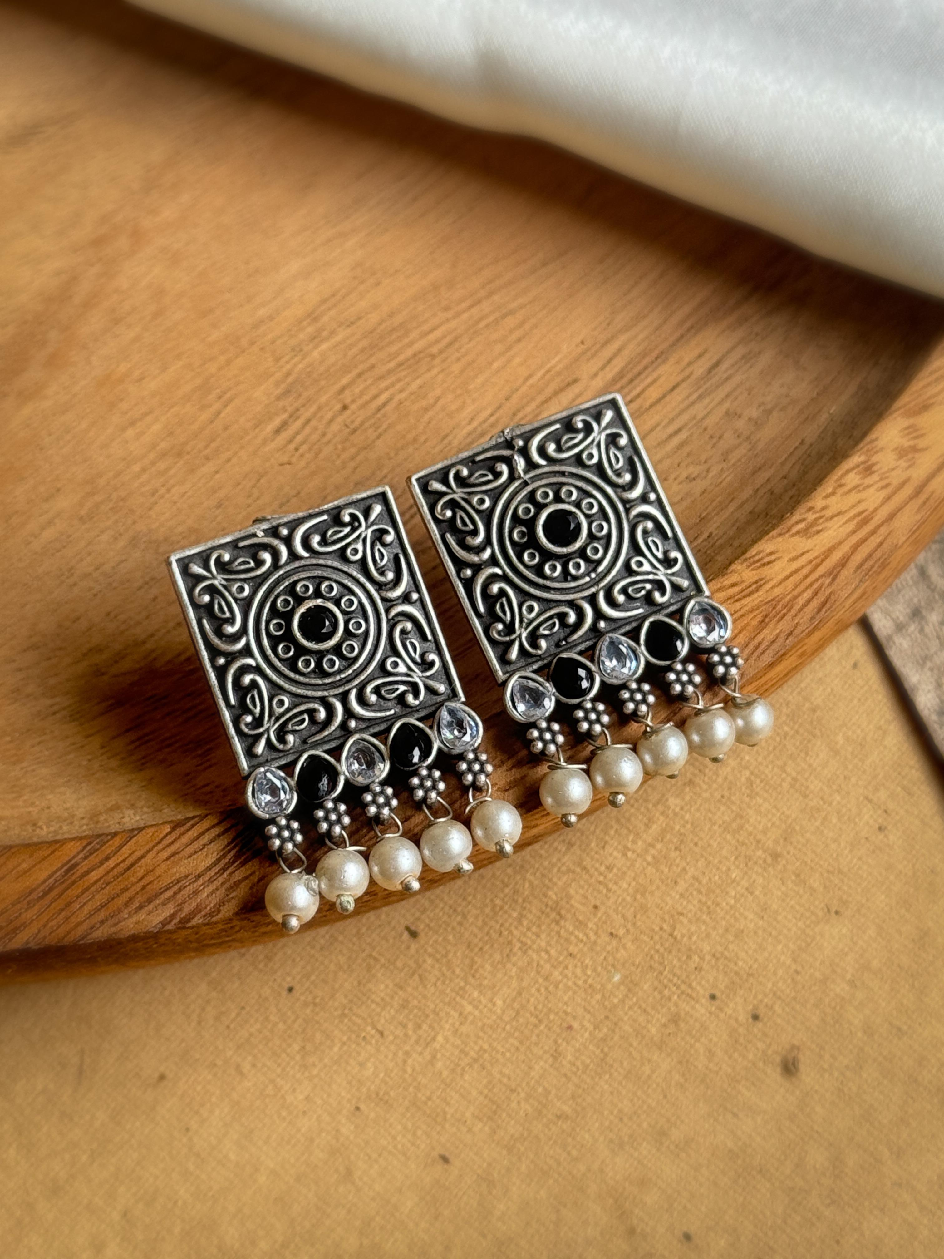 ARDRA OXIDISED STONE STUD EARRINGS