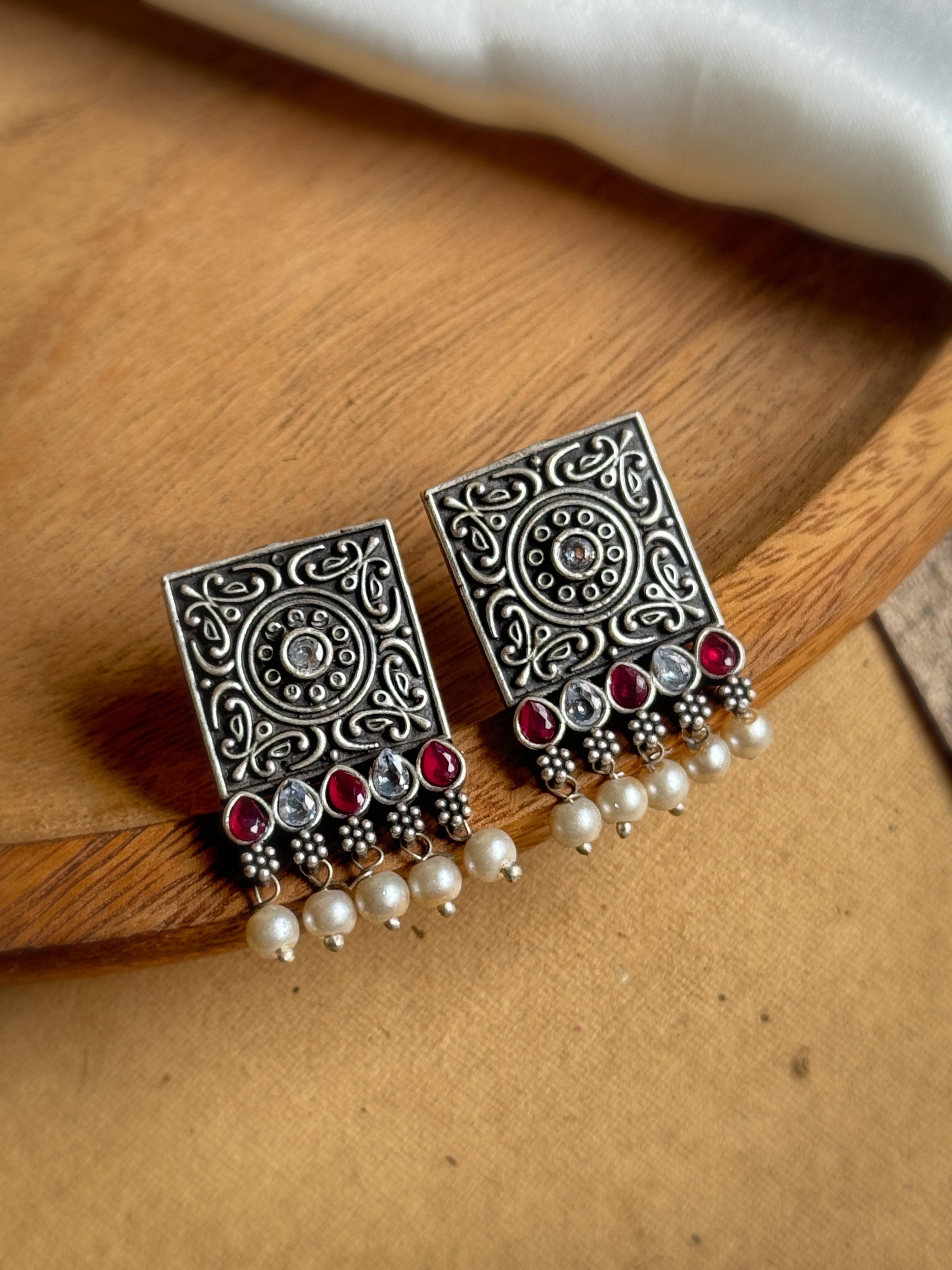 ARDRA OXIDISED STONE STUD EARRINGS