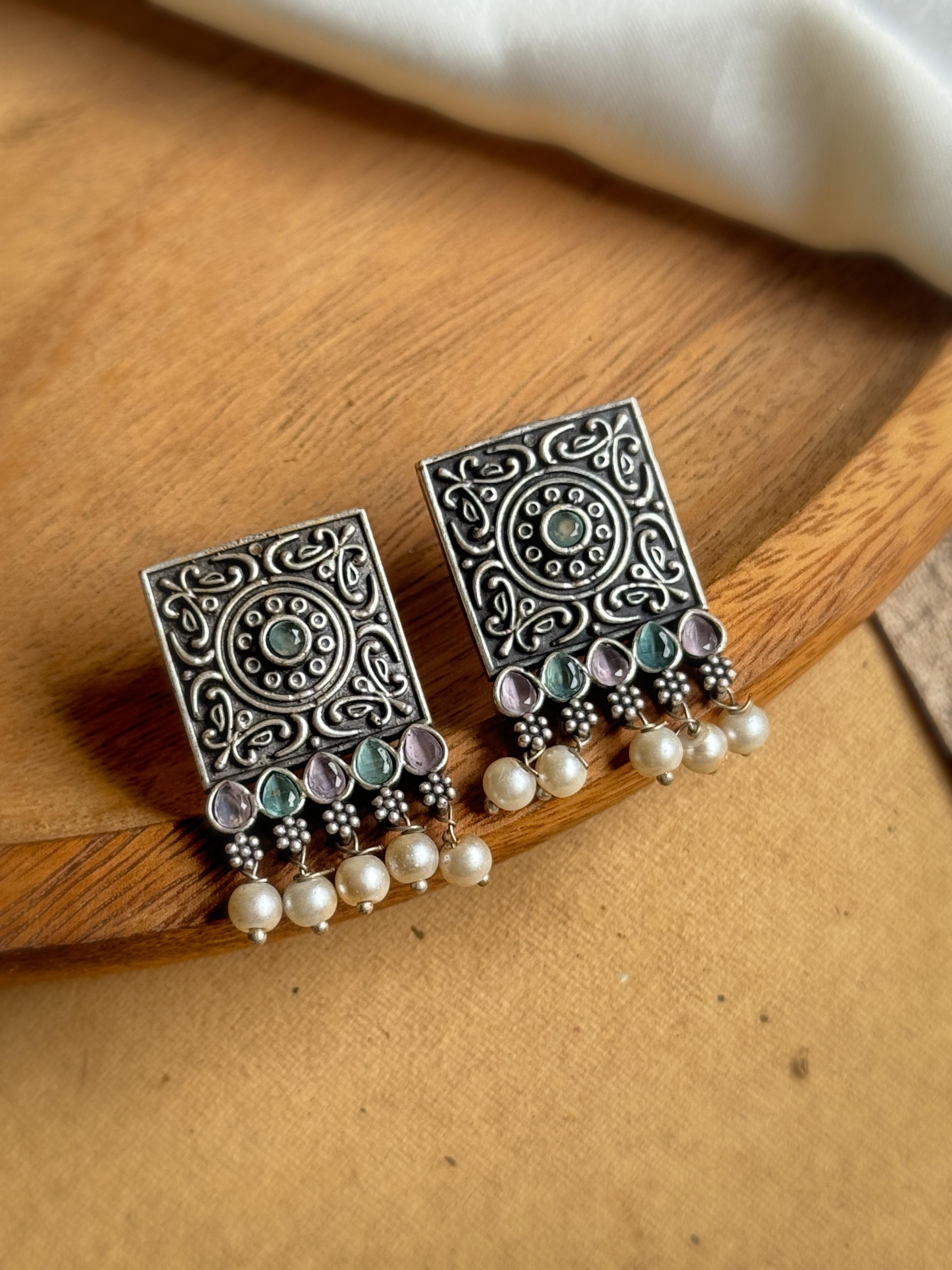ARDRA OXIDISED STONE STUD EARRINGS