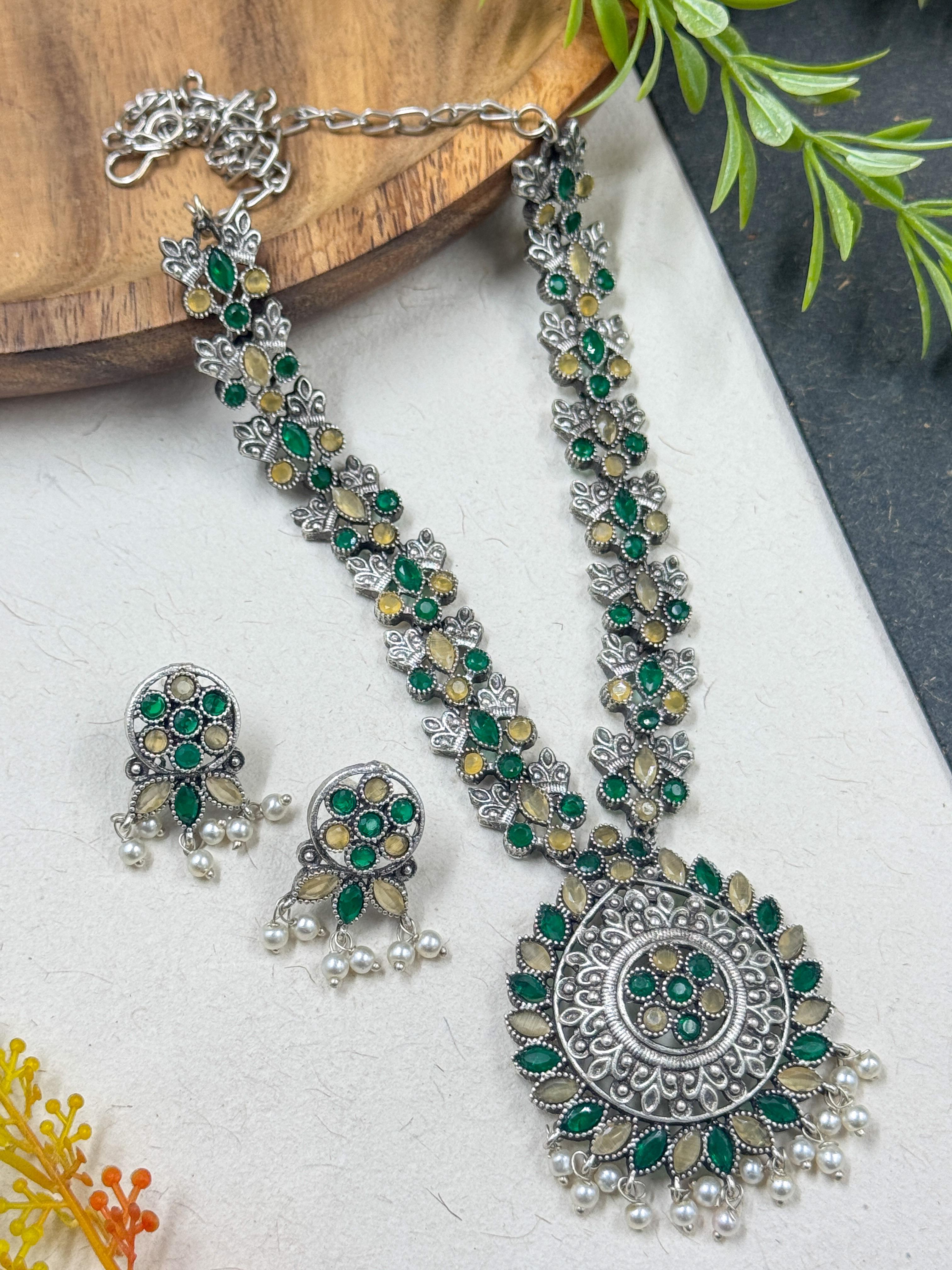 Hiya Stone Necklace Set