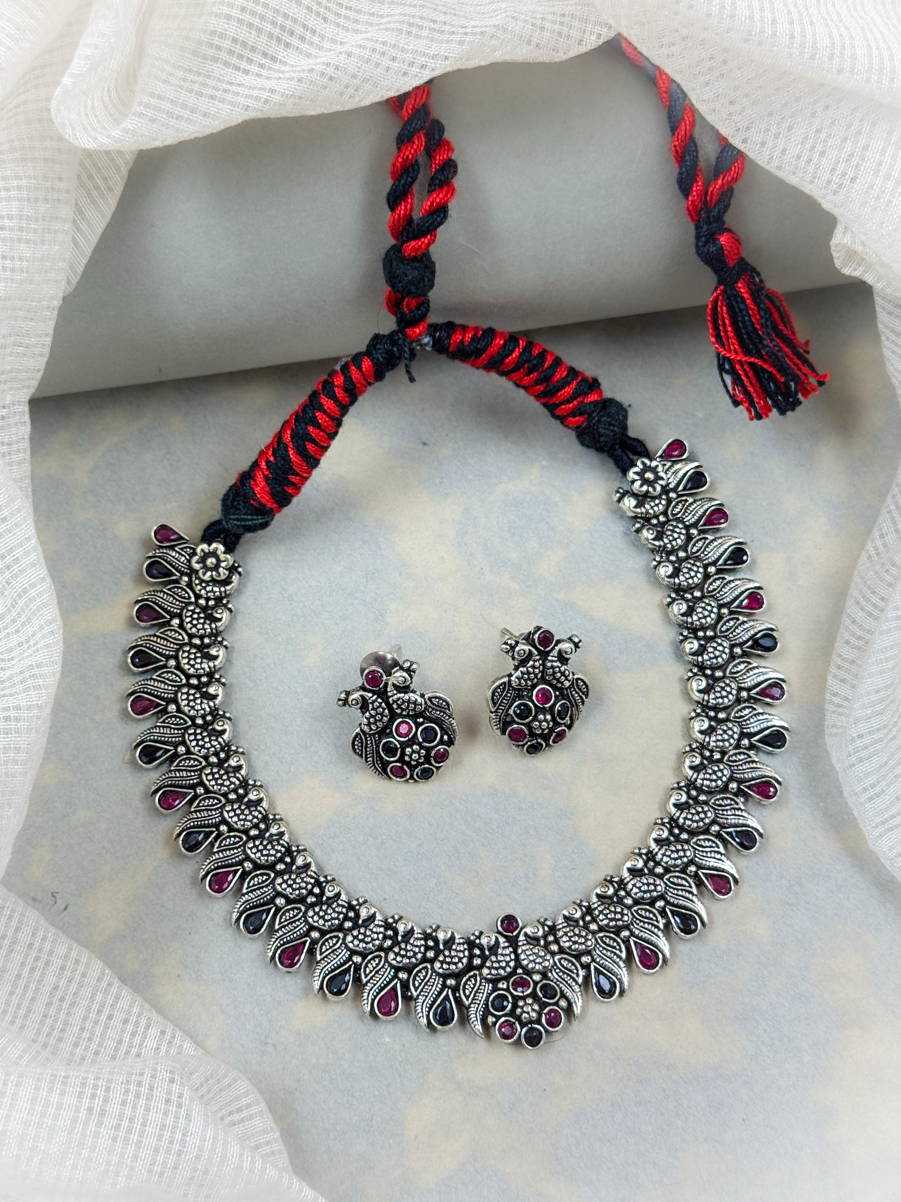 SANVI HANDMADE STONE NECKLACE SET