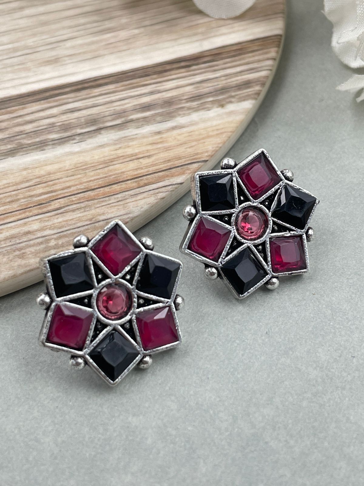 KASHVI STUD EARRINGS