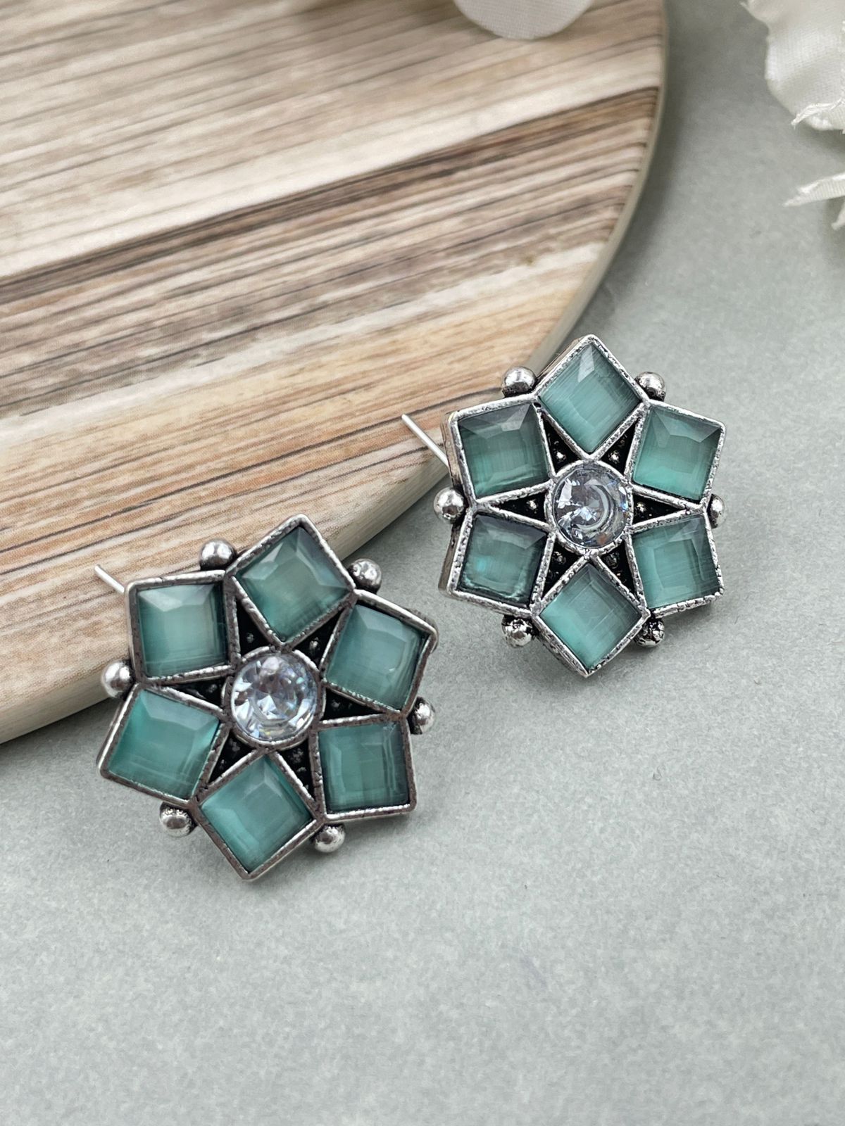 KASHVI STUD EARRINGS