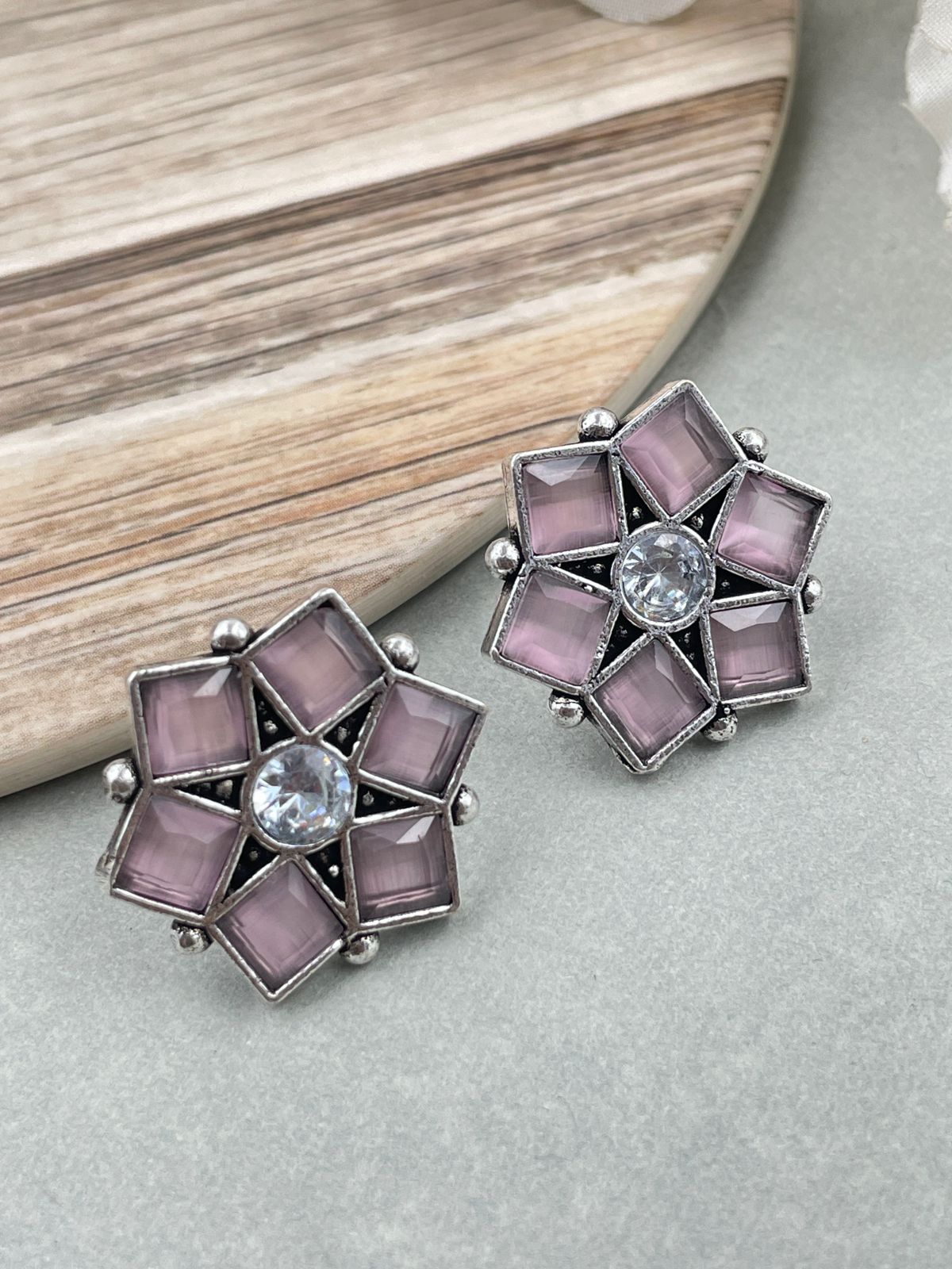KASHVI STUD EARRINGS