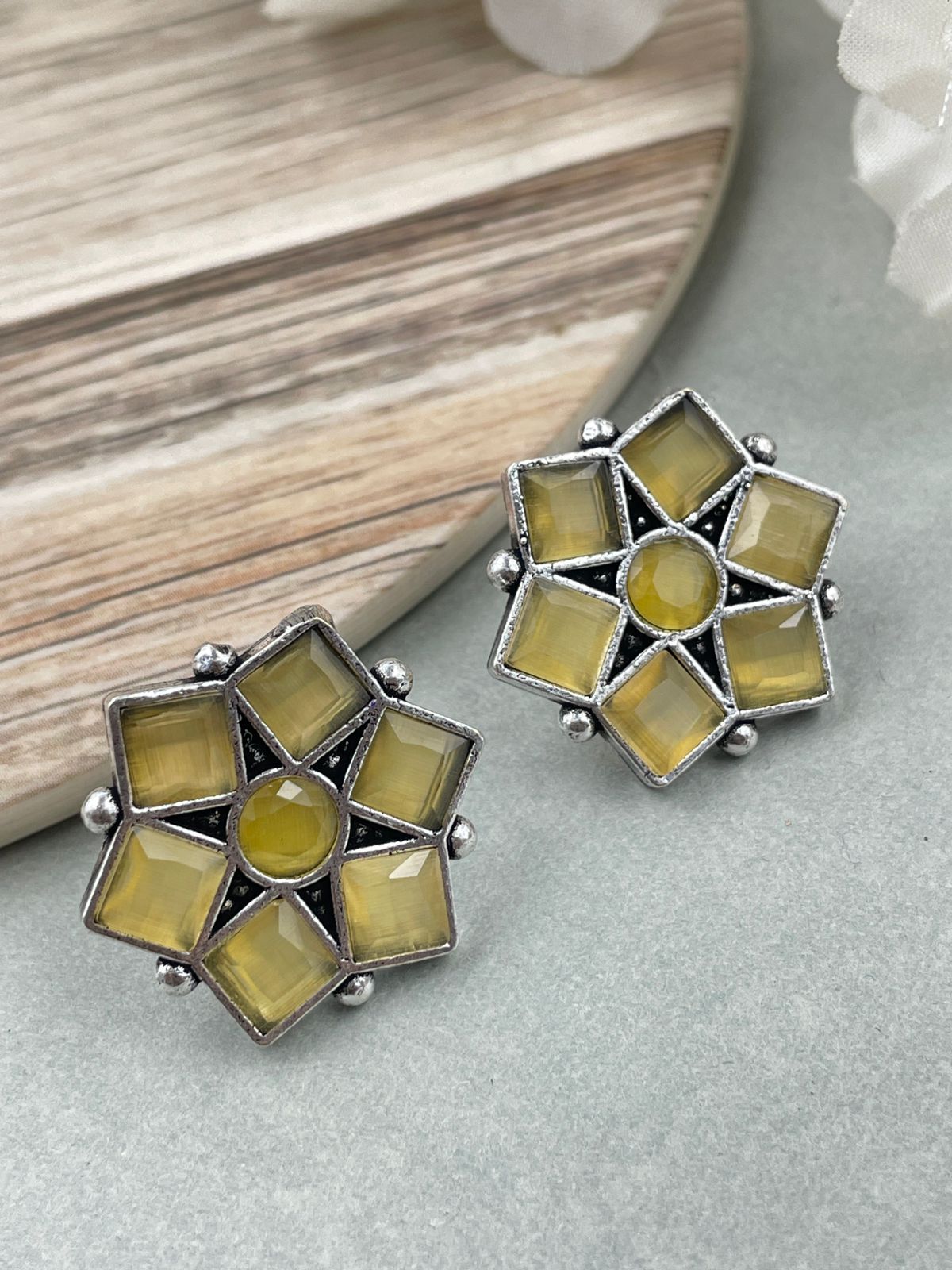 KASHVI STUD EARRINGS