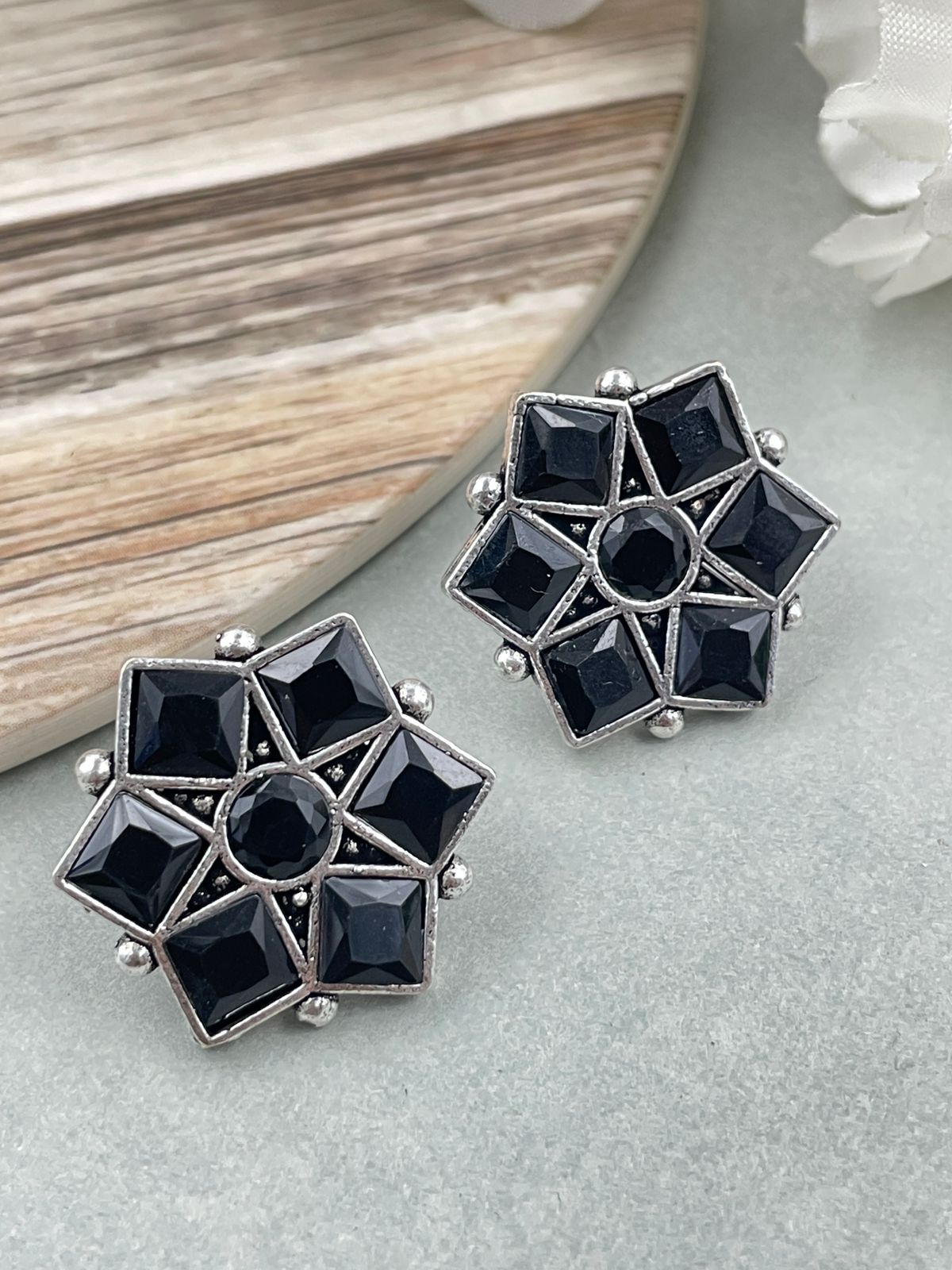 KASHVI STUD EARRINGS