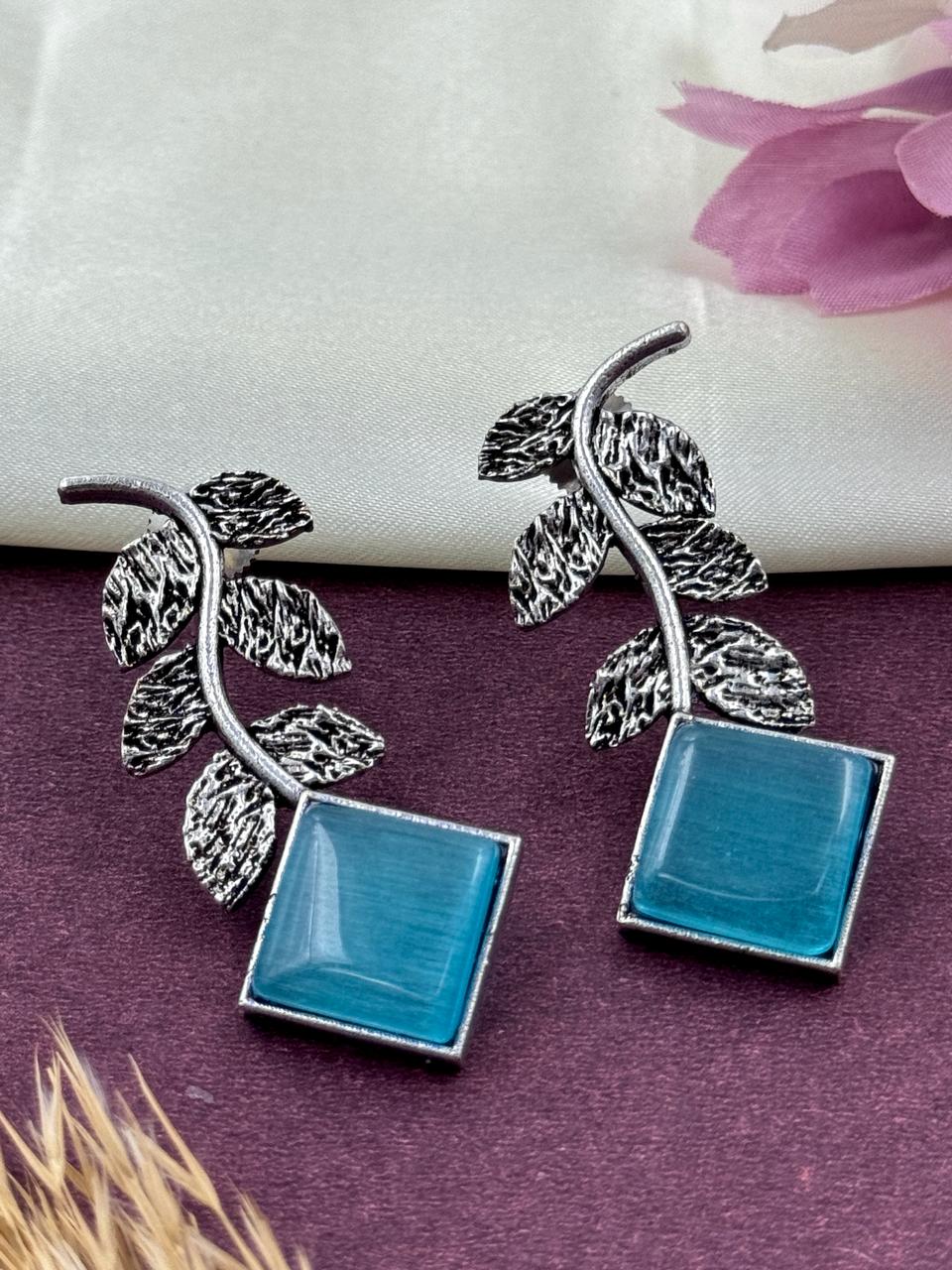 PARNIKA STUD EARRINGS
