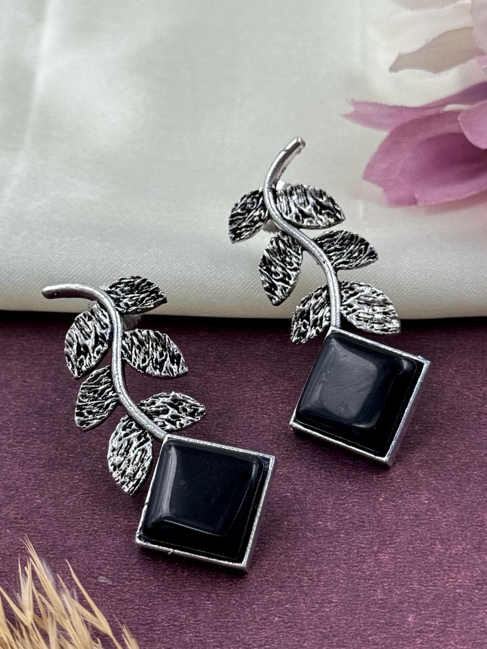 PARNIKA STUD EARRINGS