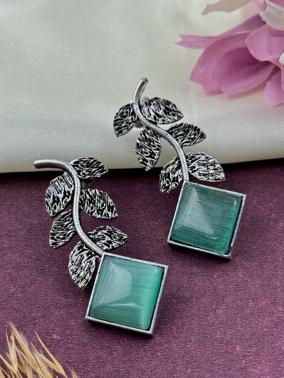 PARNIKA STUD EARRINGS