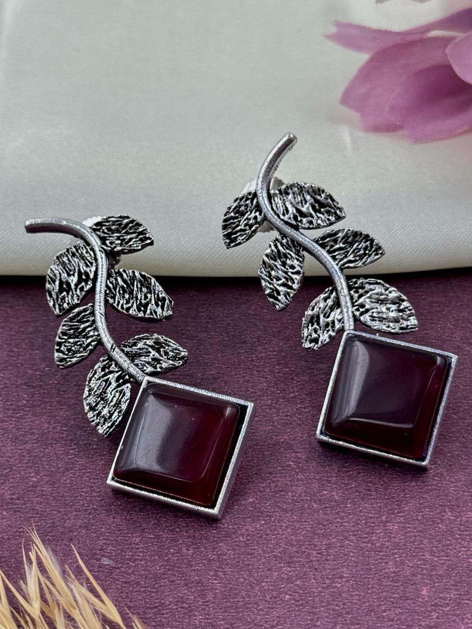 PARNIKA STUD EARRINGS