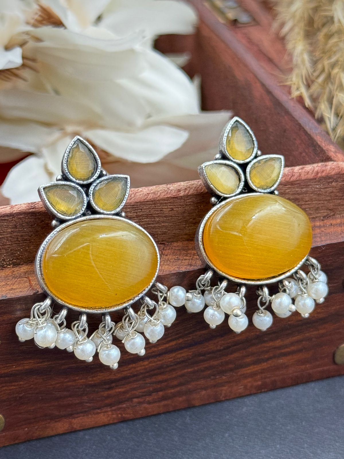 ADHVITA STUD EARRINGS