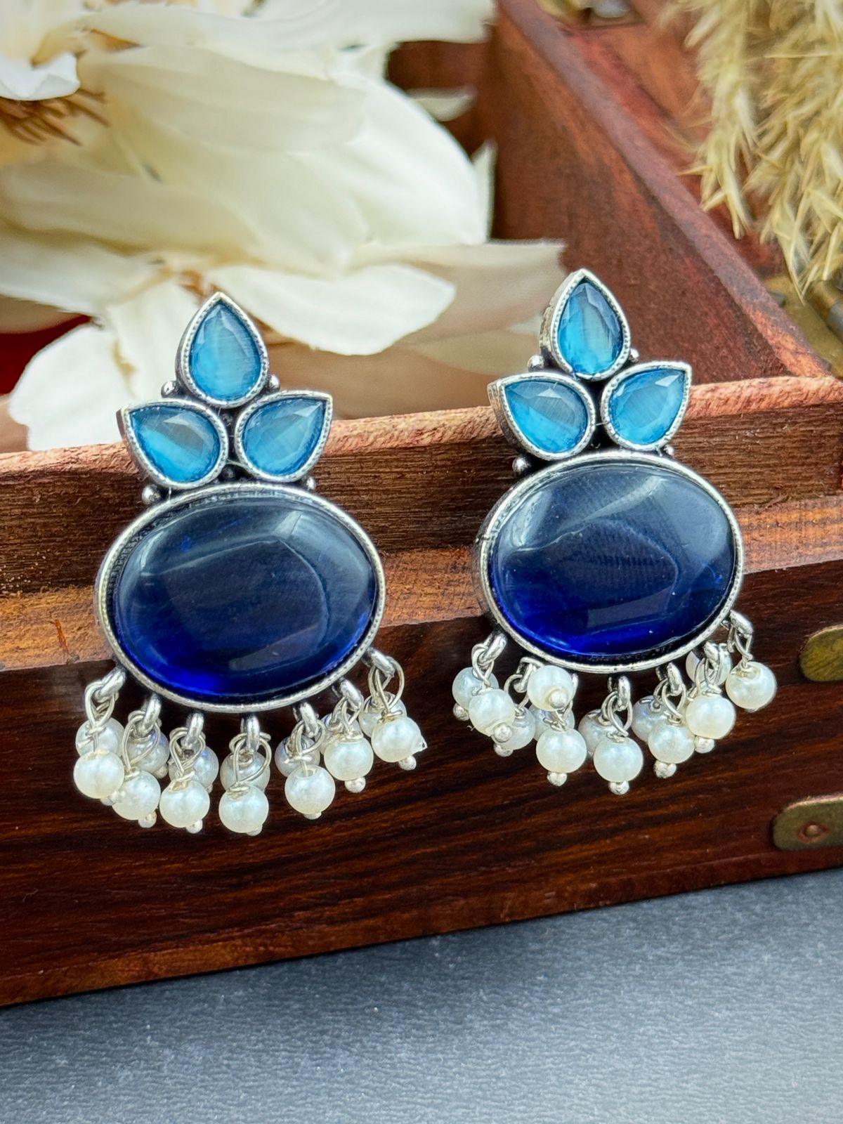 ADHVITA STUD EARRINGS