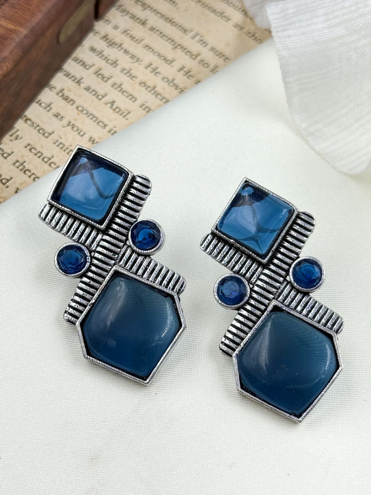 SIYA OXIDISED SILVER MONALISA STONE STUD EARRINGS