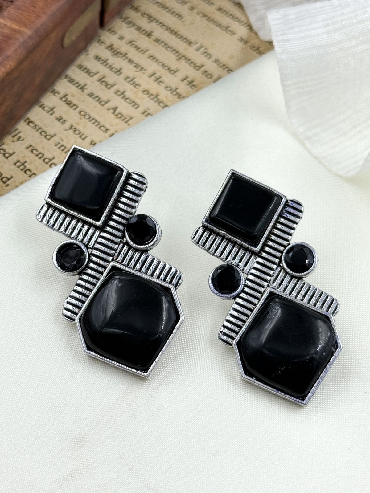 SIYA OXIDISED SILVER MONALISA STONE STUD EARRINGS