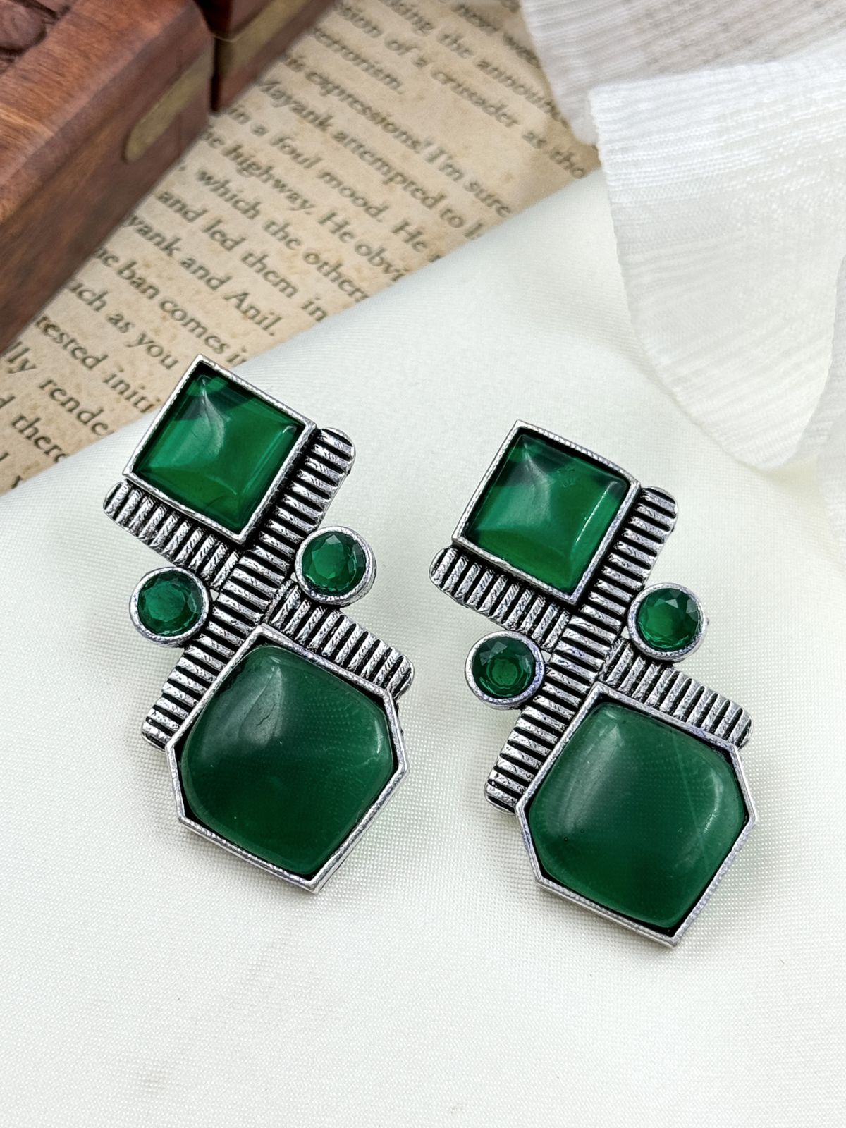 SIYA OXIDISED SILVER MONALISA STONE STUD EARRINGS