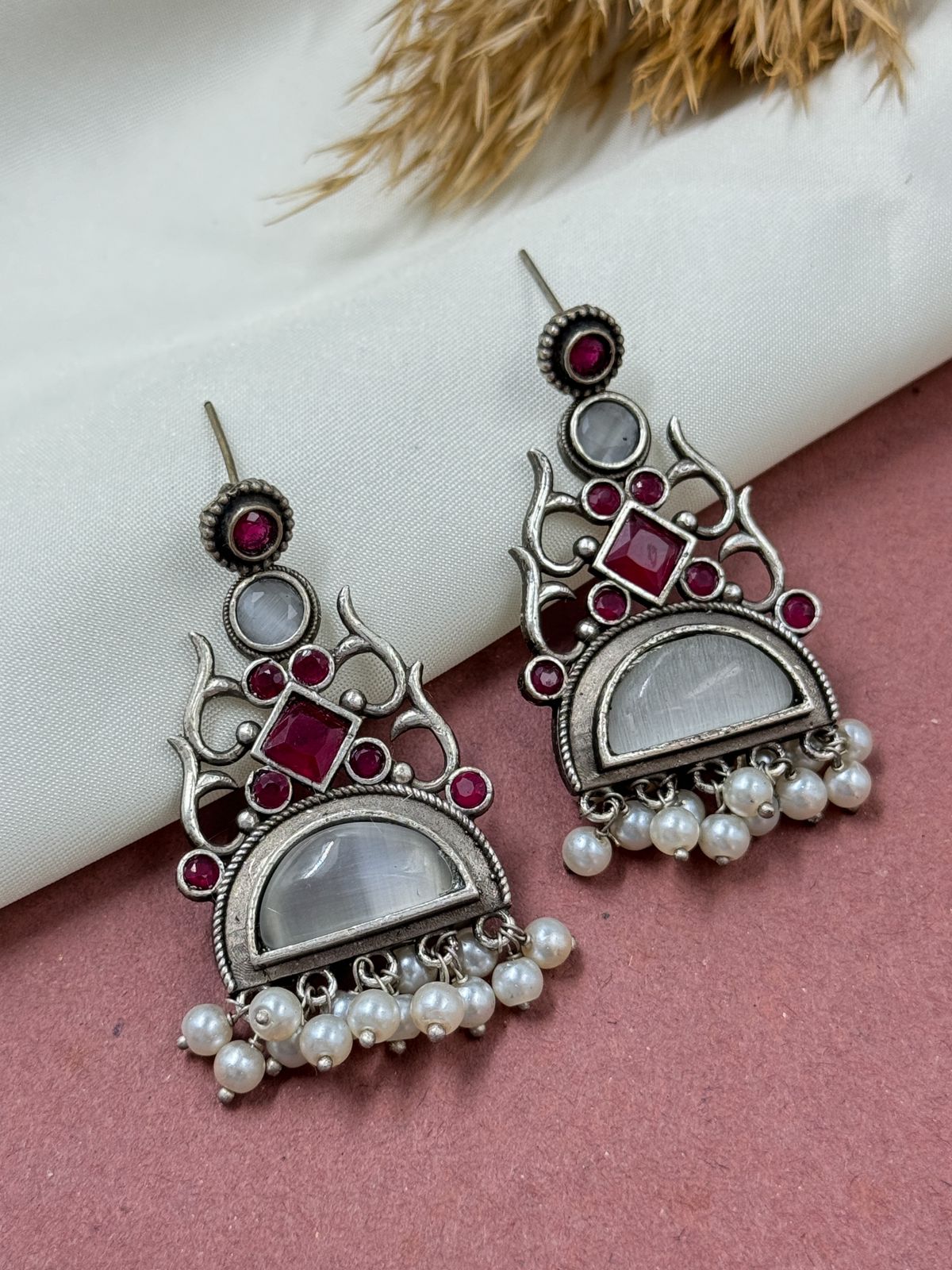 YAMIRA DANGLER EARRINGS
