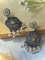 Load image into Gallery viewer, NAVITA DANGLER EARRINGS