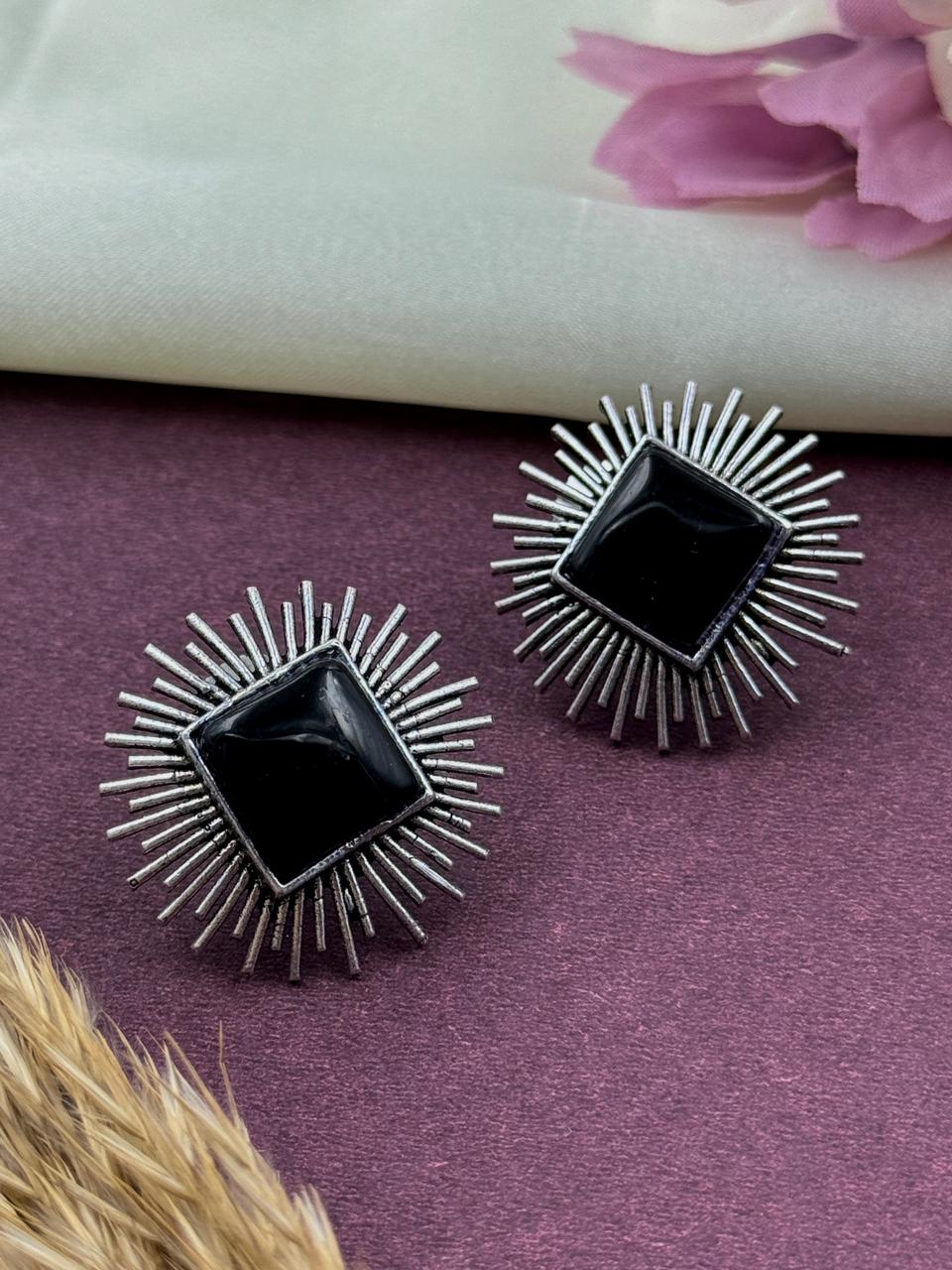 MEENAKSHI STONE STUD EARRINGS